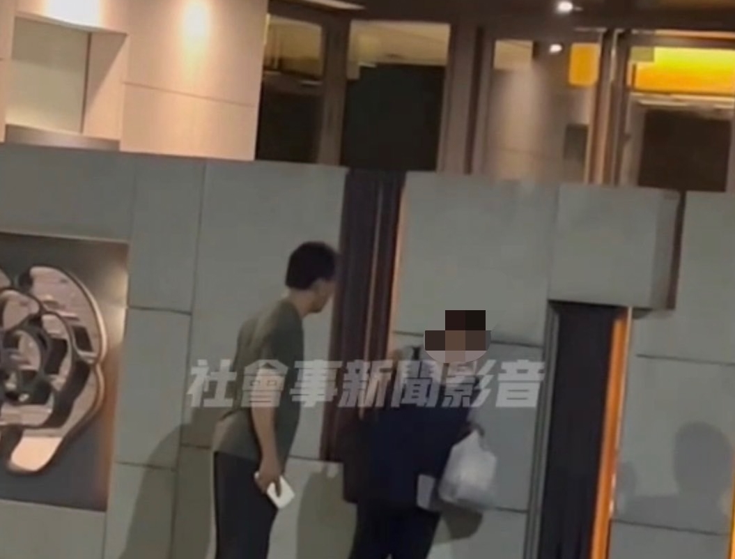 男子不堪張女尖叫聲擾人，上前制止反引來張女更高分貝呼喊。（翻攝自社會事新聞影音）