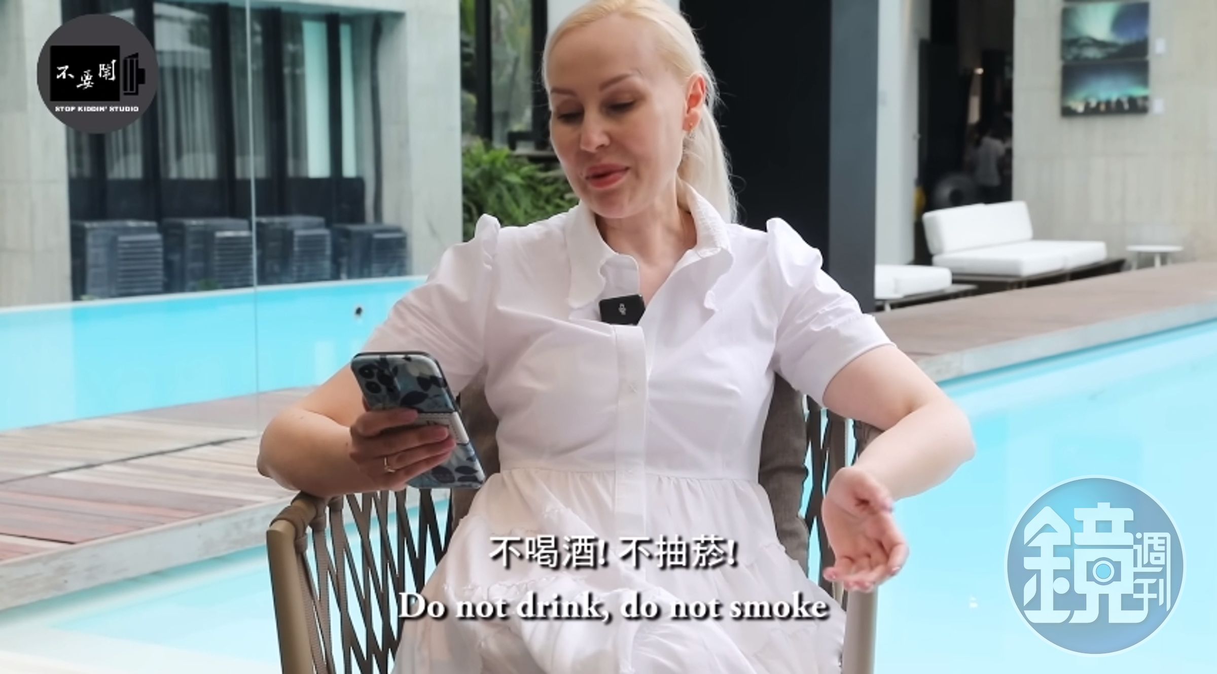 倪菈媽媽唱了一首歌給未來女婿。(翻攝自不要鬧工作室YouTube)