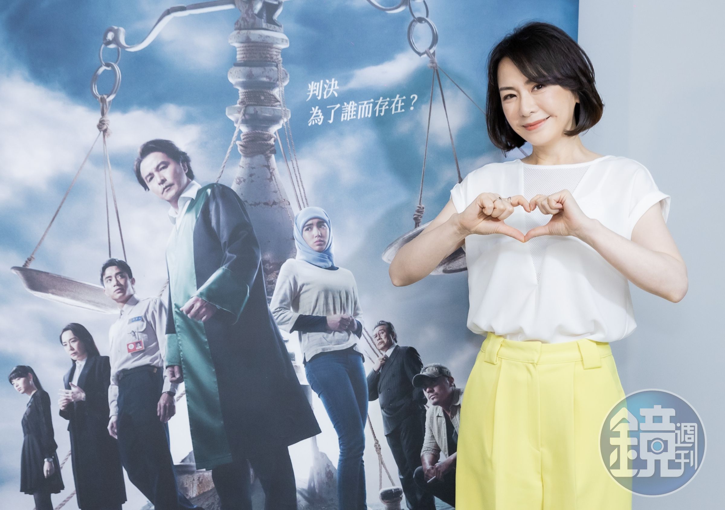 潘儀君挑戰演出法務部長，為死刑法案周旋多男間。（鏡文學提供）