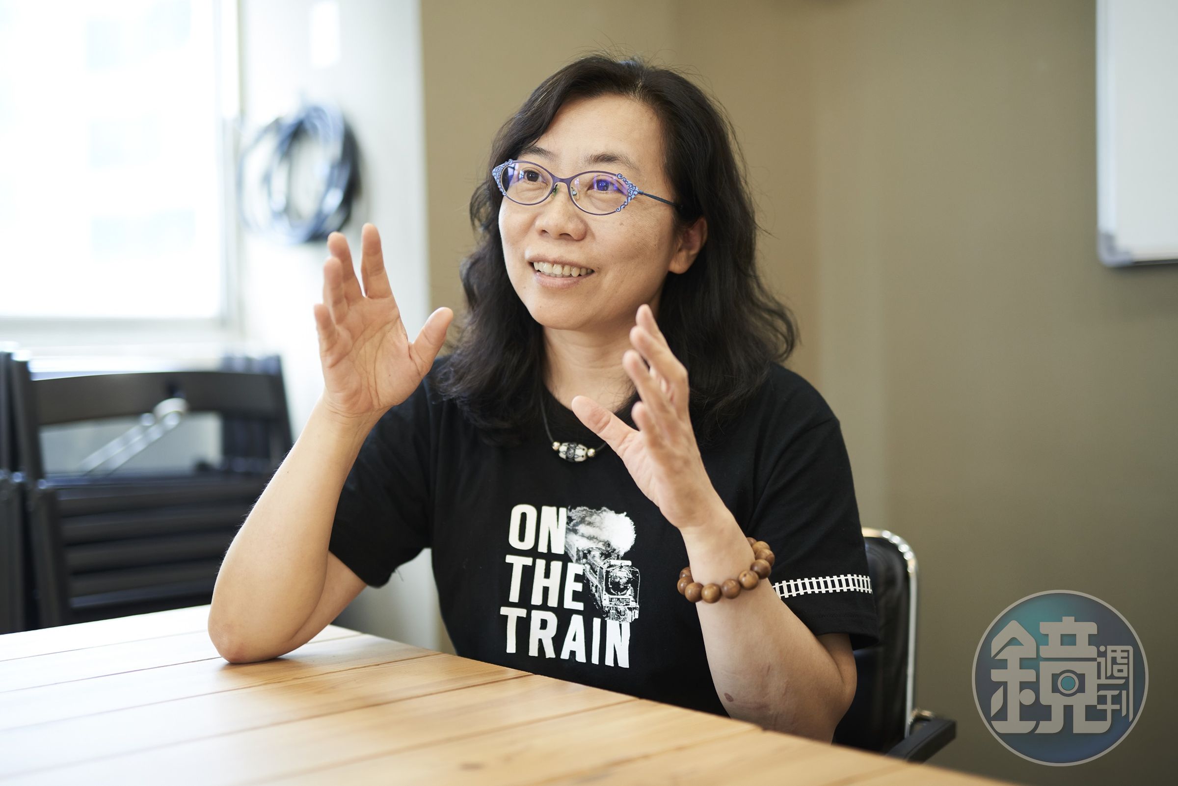 蕭菊貞希望透過作品傳遞屬於台灣人的鐵道記憶與文化。
