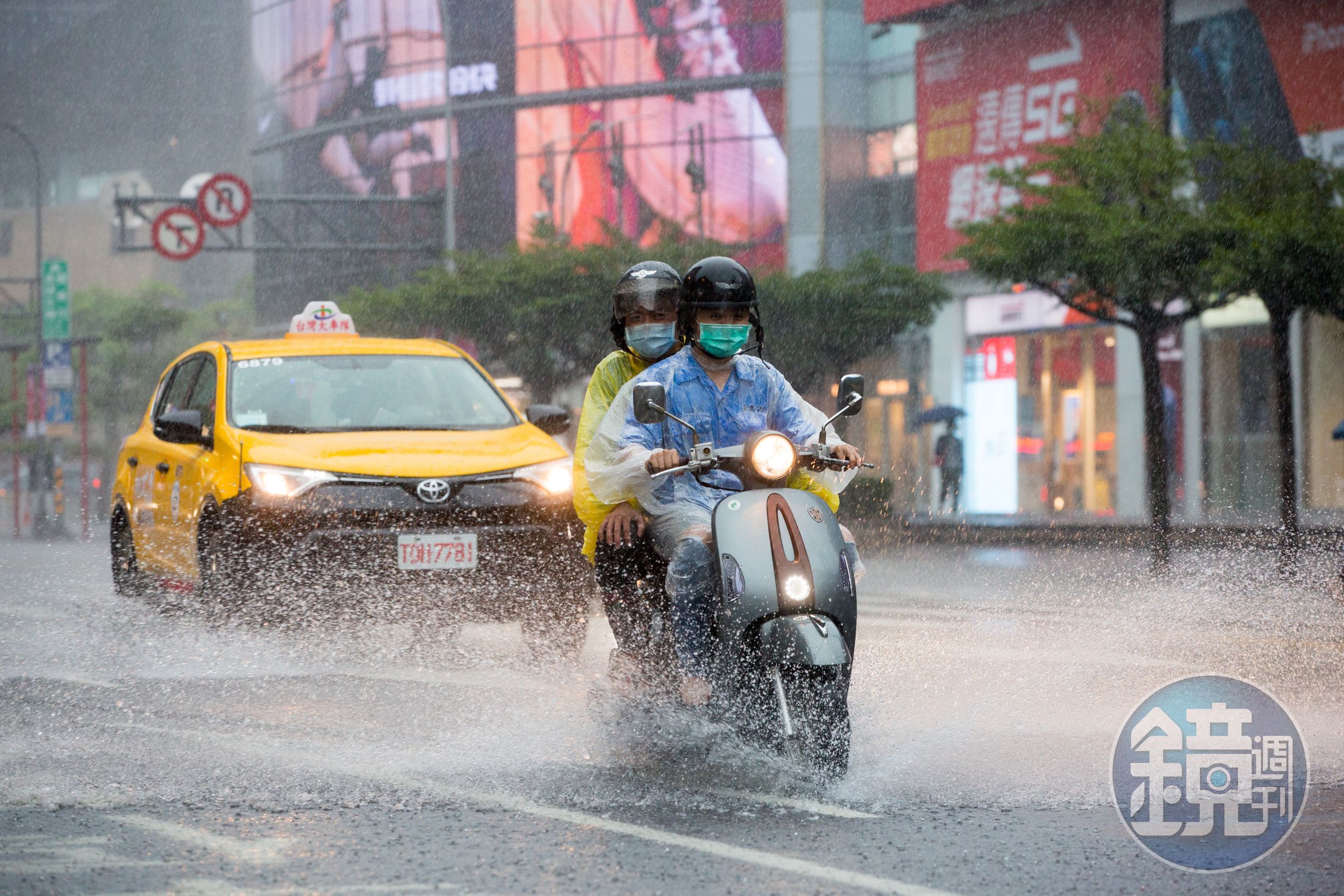 今(9日)受鋒面接近及偏南風影響,局部地區有短暫陣雨或雷雨,加上梅雨季鋒面接近,需留意午後瞬間致災強降雨。(示意圖,本刊資料照)