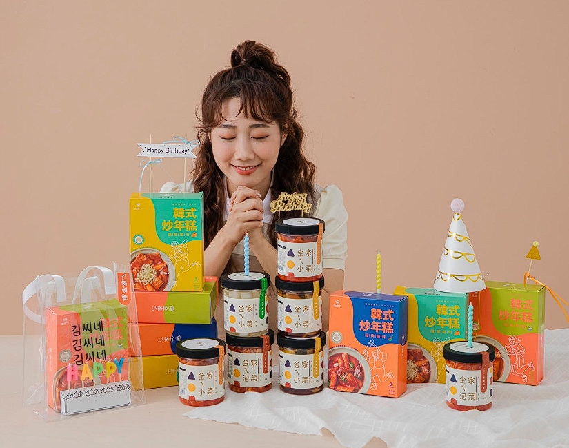 網紅金針菇的自有品牌主打韓式美食，8日卻傳出其中2款產品含有非使用範圍內的添加物，立刻下架並退款回收。（翻攝自IG @kimkfoods）