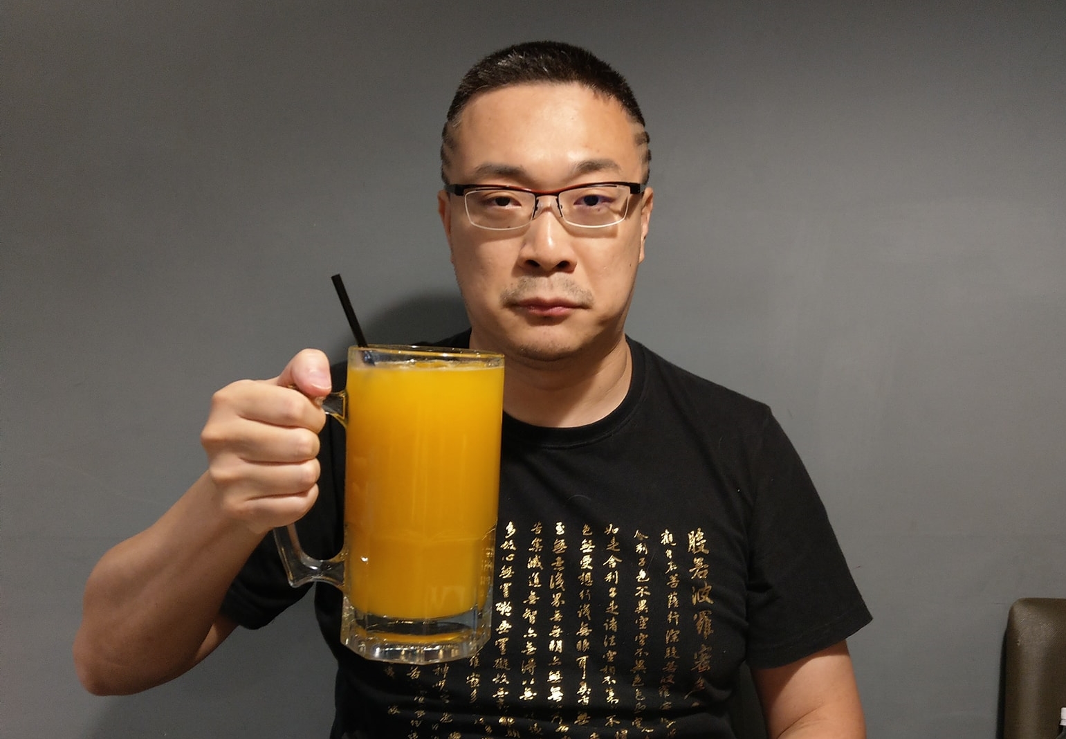 「親藍名嘴」朱學恒遭爆強摟、強吻過台北市議員鍾沛君。（翻攝自朱學恒臉書）