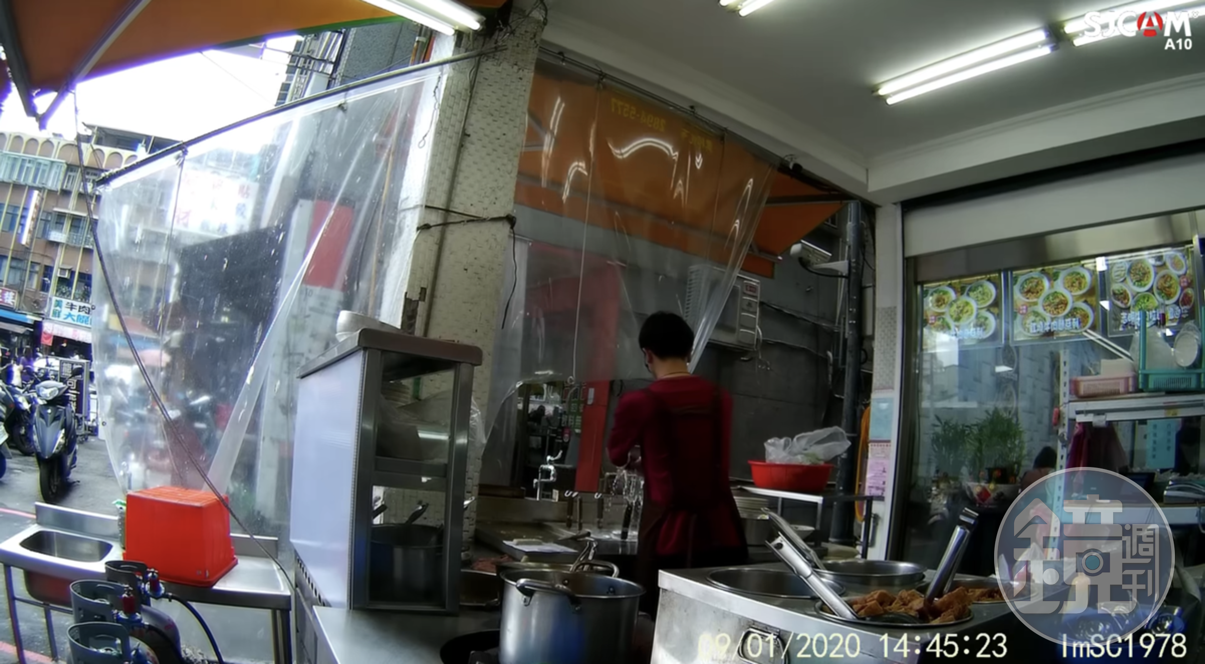 北投某知名牛肉店驚傳食安爭議，衛生局今天開罰6萬元。（翻攝自爆怨公社臉書）