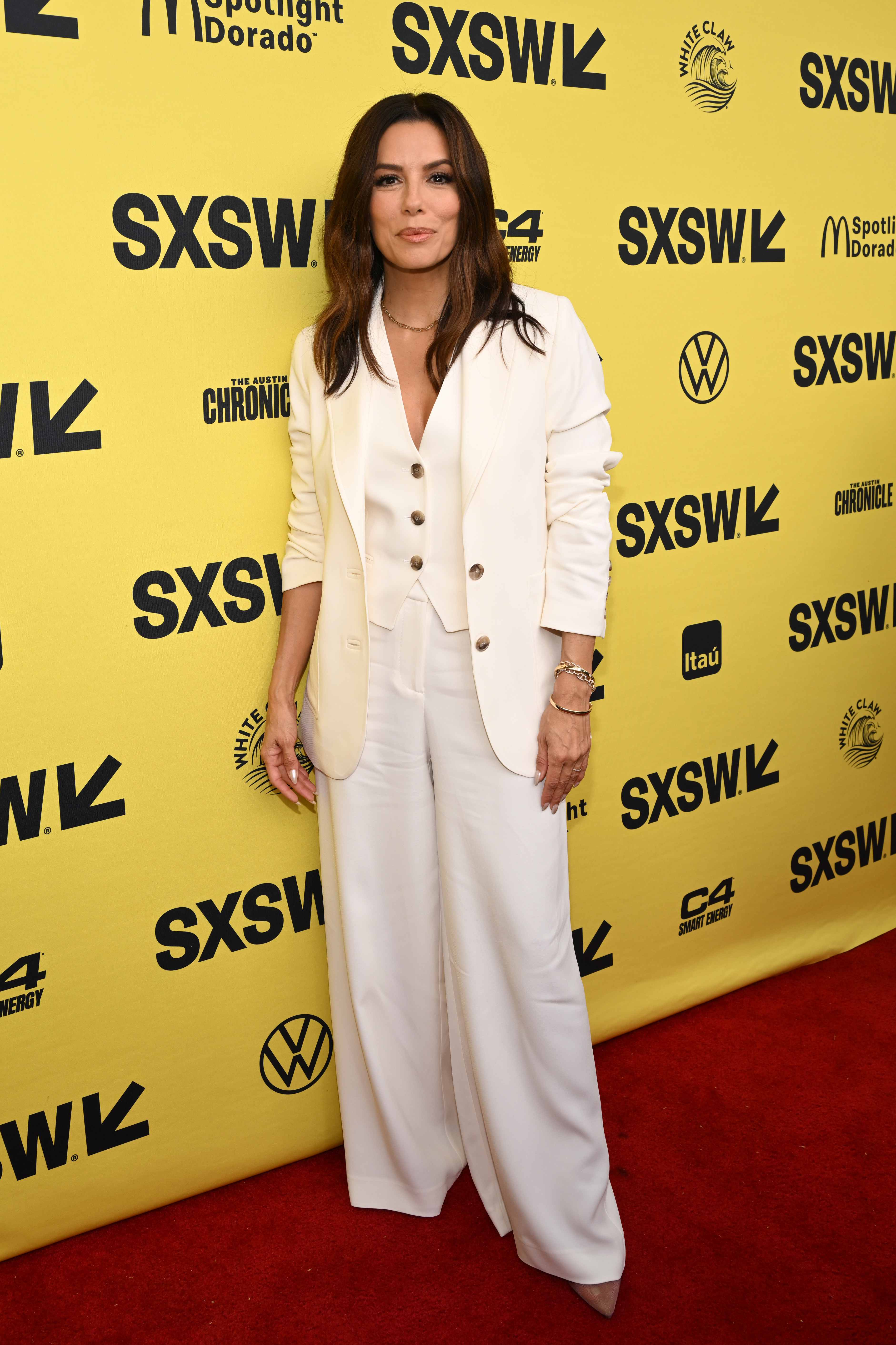 48歲的伊娃隆格莉亞依然保持得當,轉戰幕後展現更多才華。(Disney+提供)