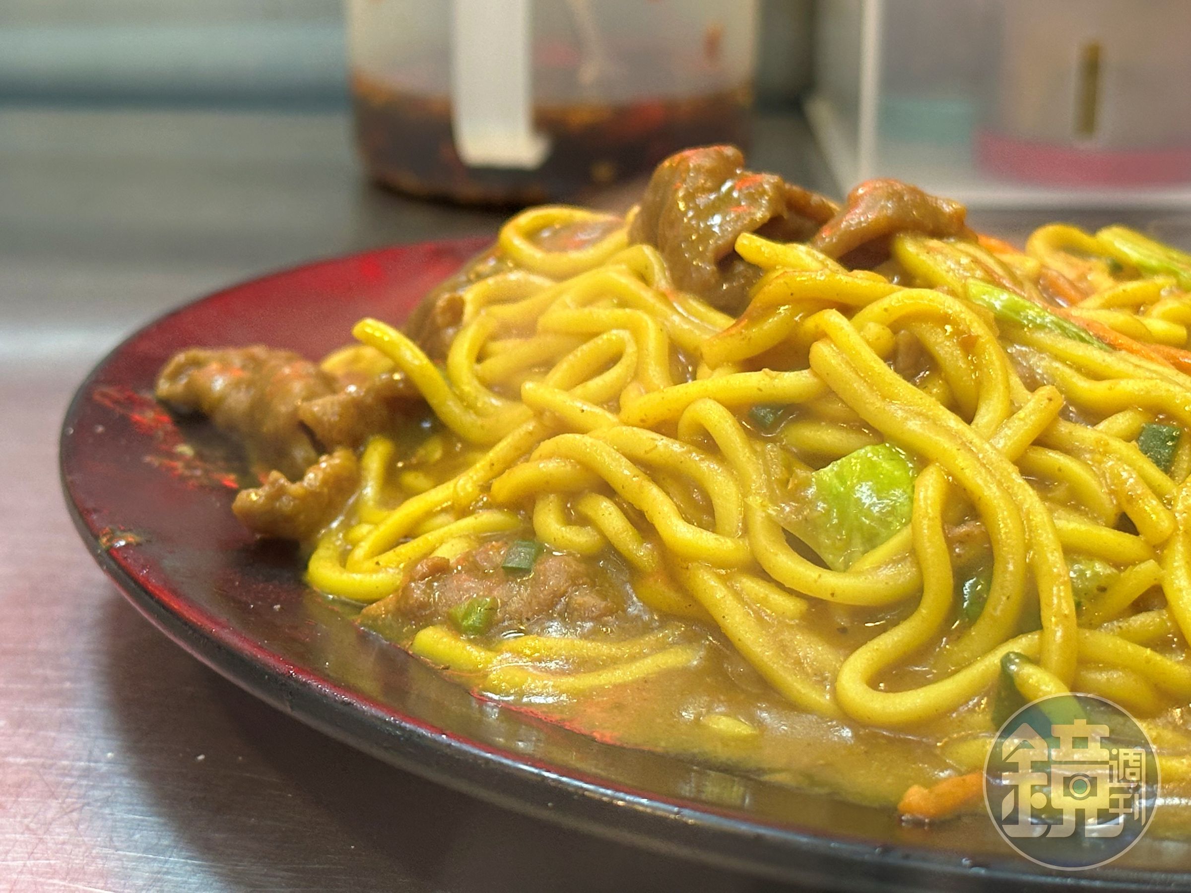 炒麵如需加咖哩和沙茶,要先告知店家。