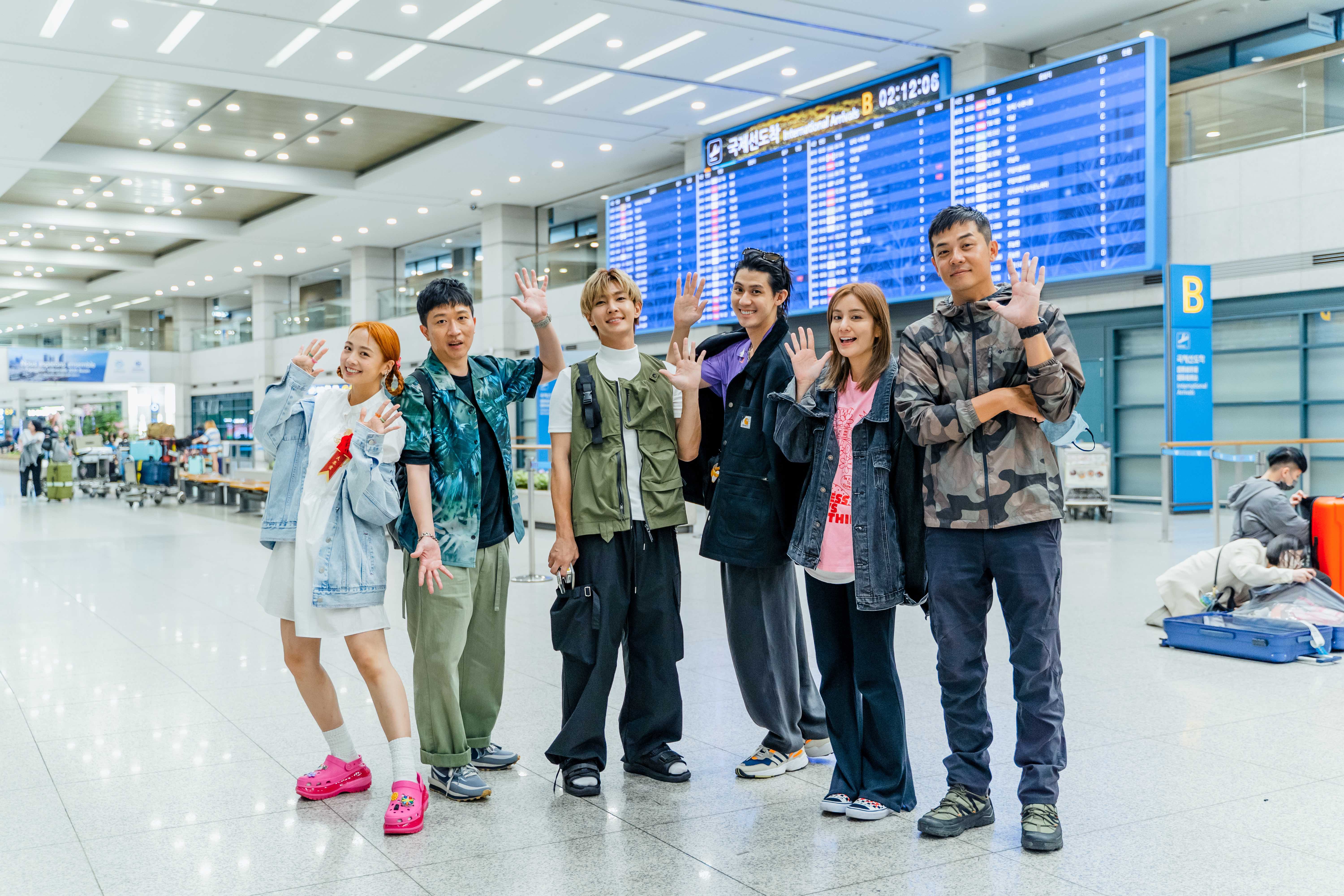 吳映潔（左起）、張立東、炎亞綸、李玉璽、莎莎、姚元浩現身機場。（好看娛樂提供）
