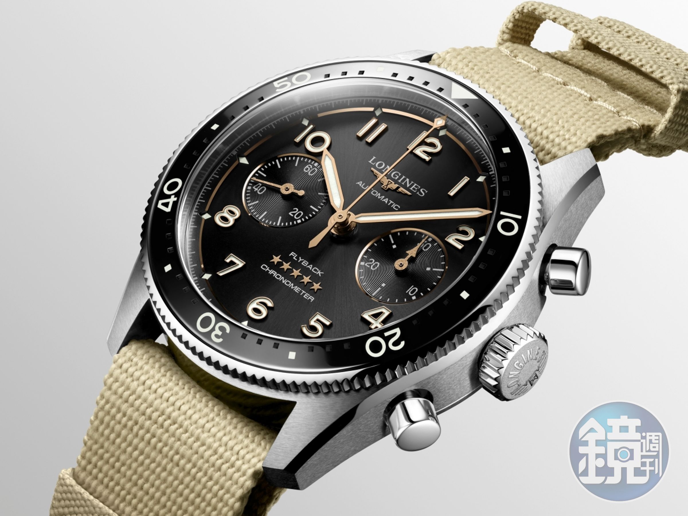 浪琴 LONGINES Spirit 先行者系列飛返計時碼錶，擁有「飛返計時」功能，採用復古風格的雙眼計時盤配置，與先前推出的三眼計時碼錶做出區別，而且也是「先行者」系列中首次採用透明底蓋設計，而可以欣賞到配備抗磁矽游絲的L791.4獨家機芯的運作。定價約NT$145,200。