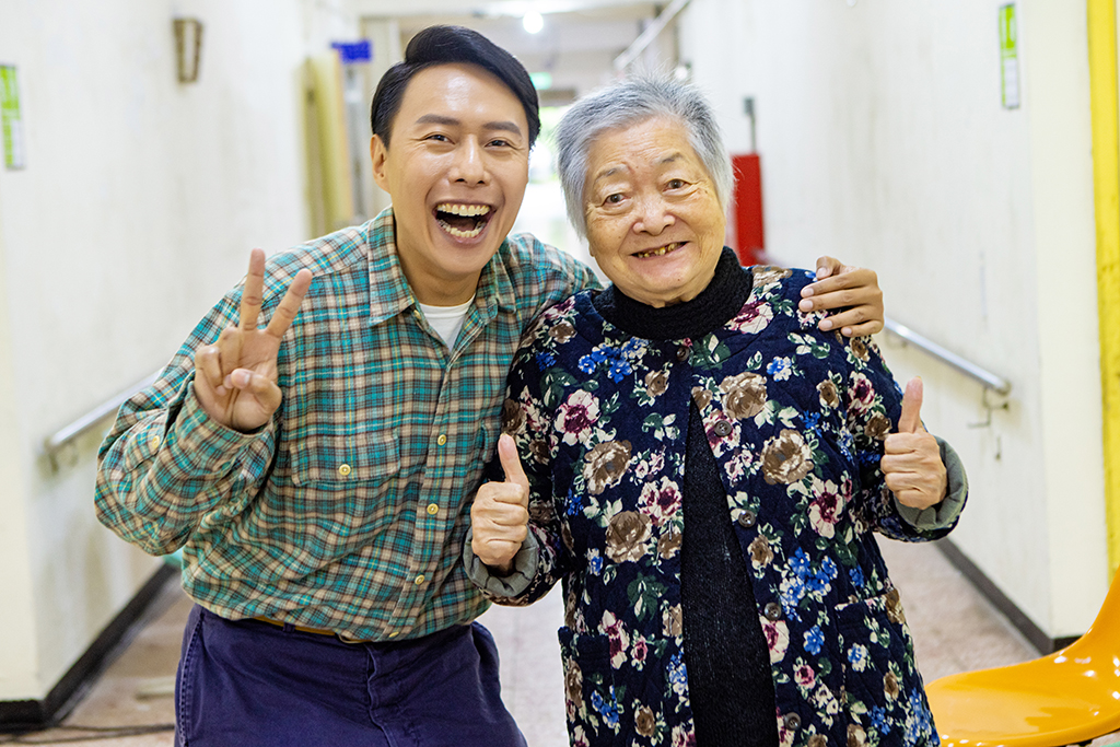 香港演員張啟樂分享和劉引商的合作。（大愛電視提供）