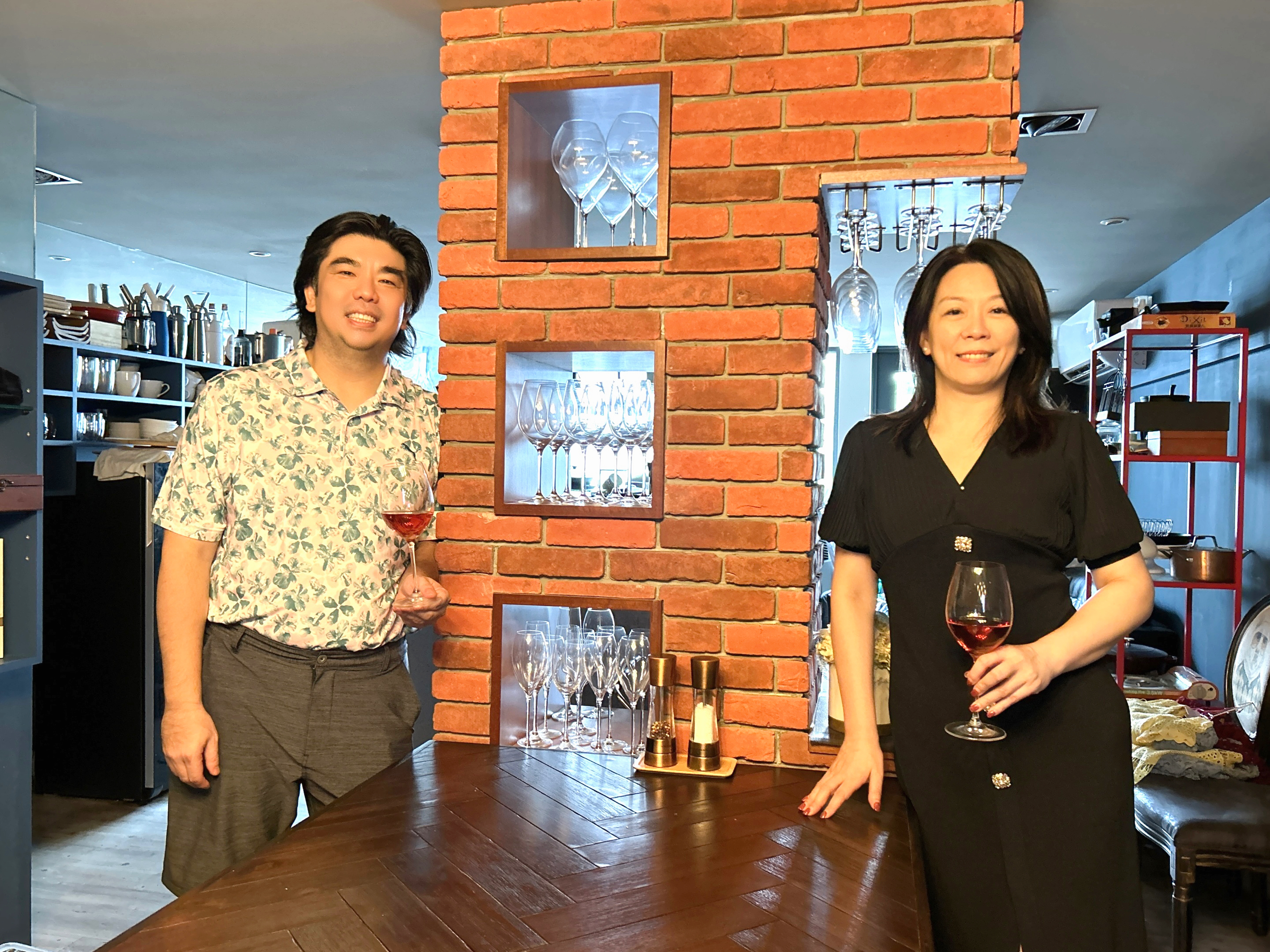 陳慈怡將與名廚先生危永安專心經營私廚，換個方式傳承好味道。（固力狗提供）★《鏡週刊》關心您：未滿18歲禁止飲酒，飲酒過量害人害己，酒後不開車，安全有保障。