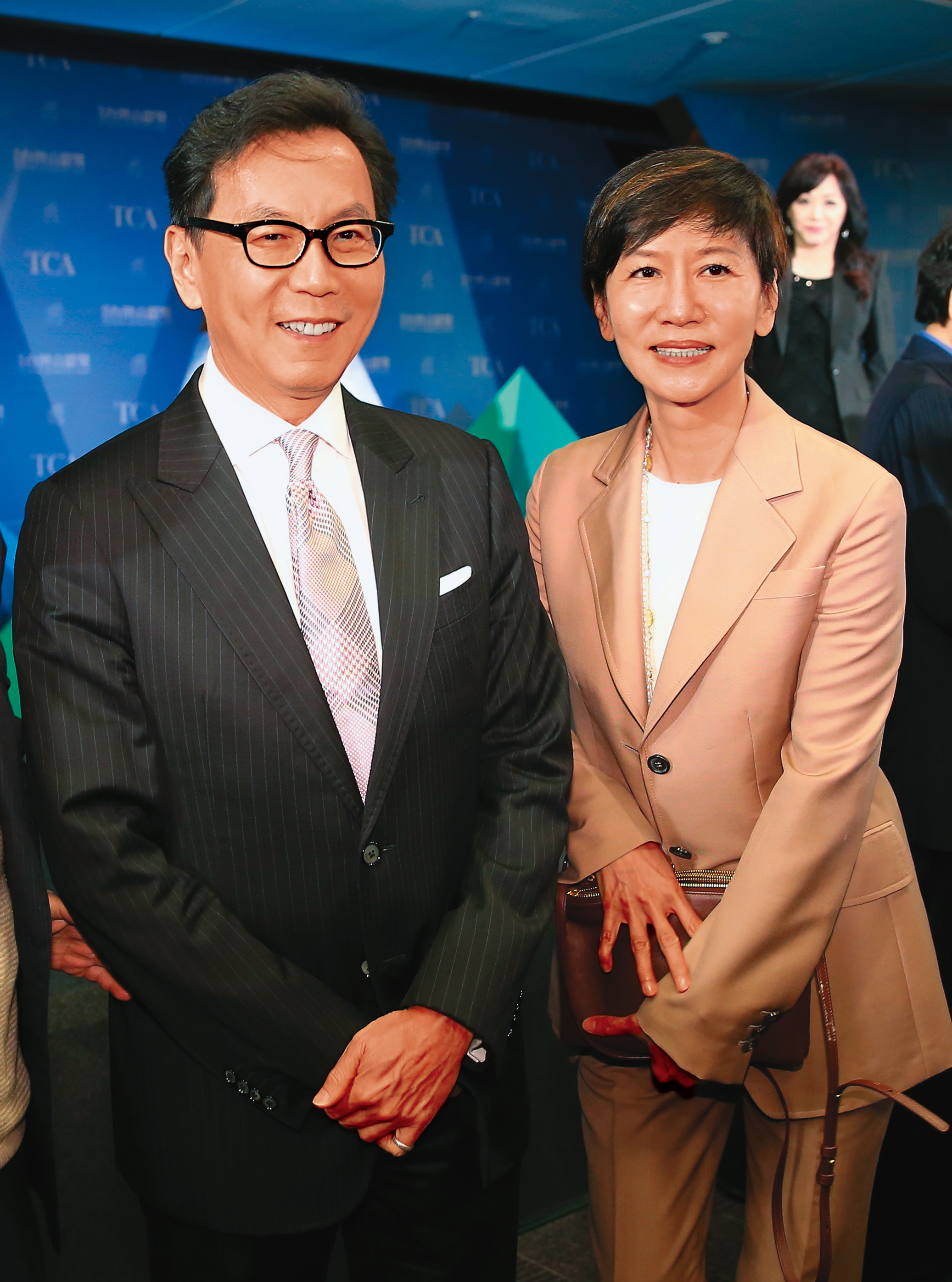 陳藹玲（右）說，富邦文教基金會不只是要促進台灣的進步，也希望推動世界的溝通，因此決定與林夏如合作。