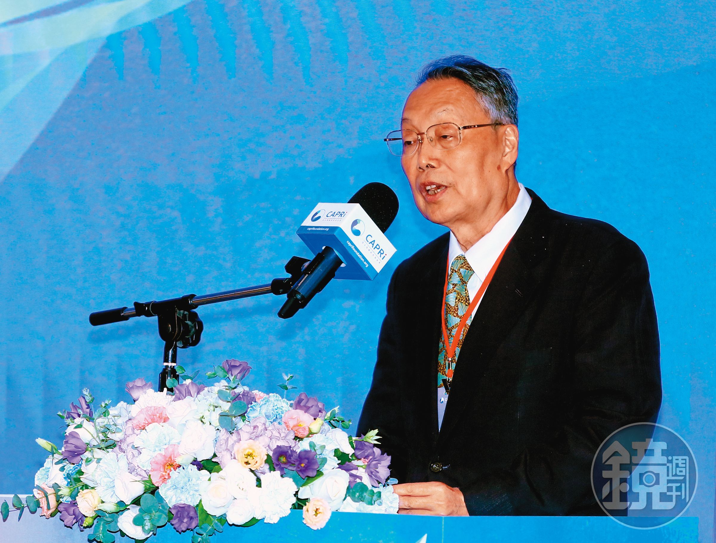 施振榮捐5百萬元支持亞堅會成立,並承諾未來會繼續捐錢。