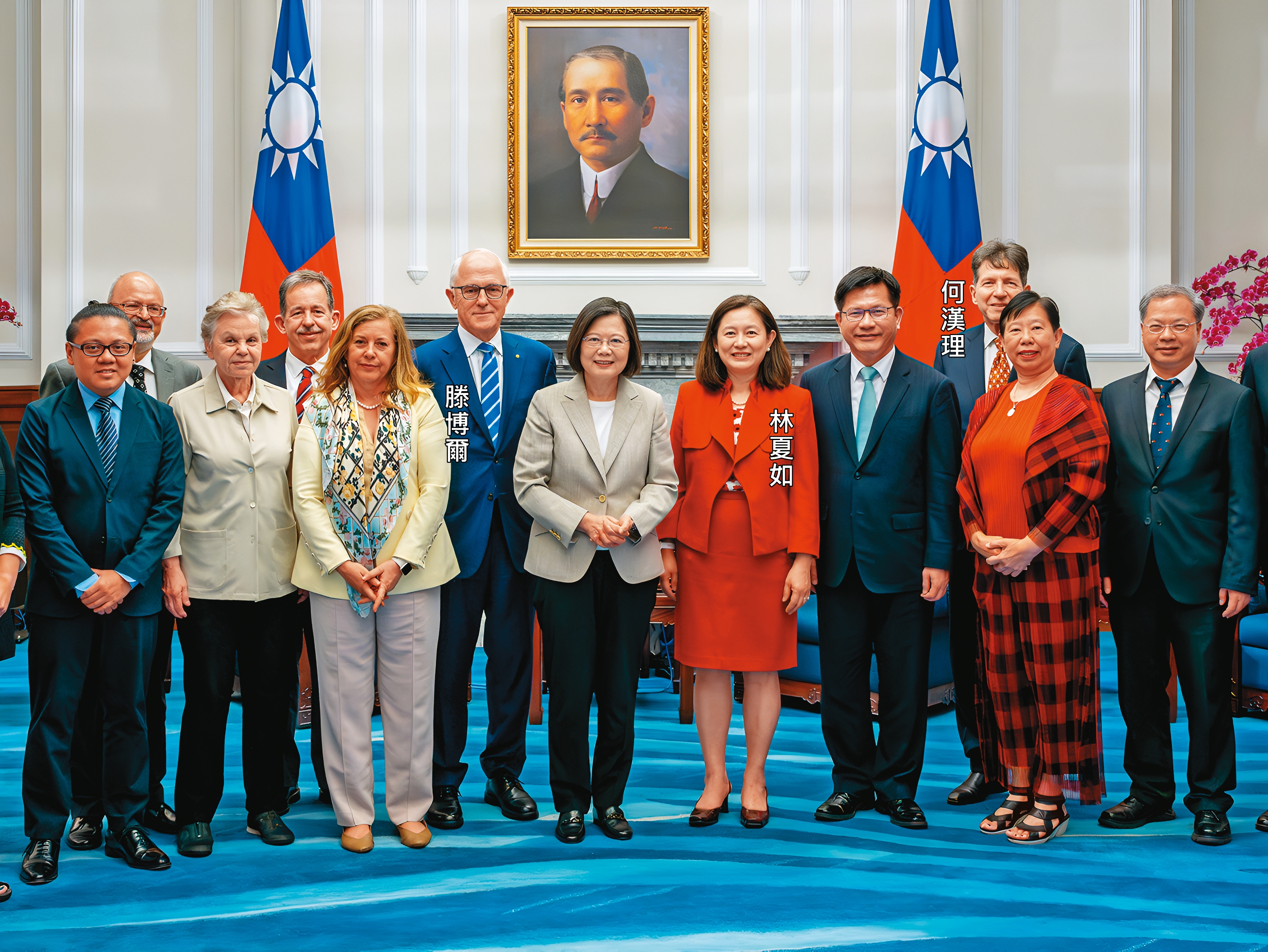 林夏如（右5）和滕博爾（左6）一行獲得總統蔡英文（右6）的接見。（翻攝總統府Flickr）