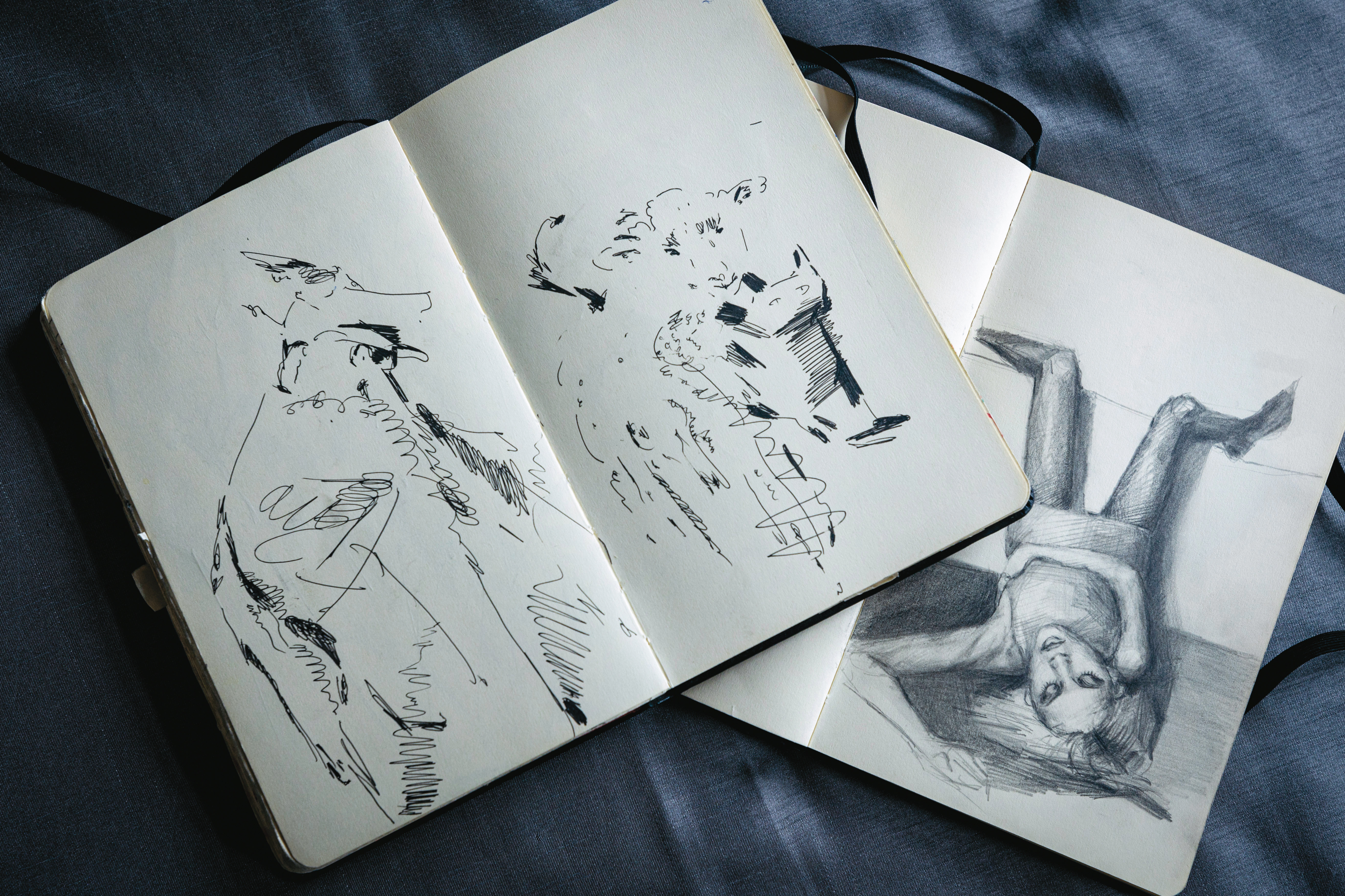 蘇清歌的素描作品。她說畫畫對她來說像藝術治療。