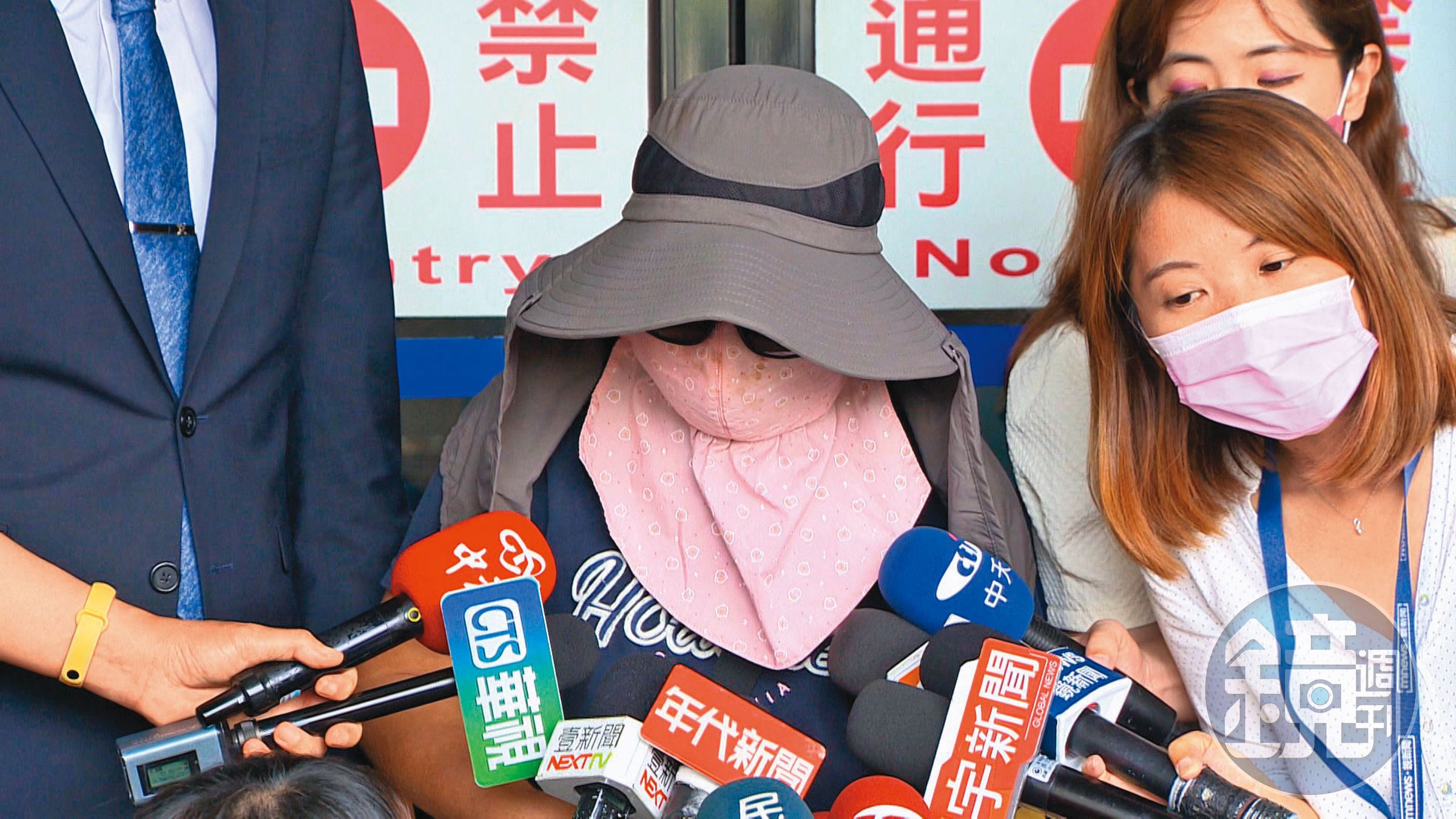 賴姓高中生母親（圖）懷疑夏姓代書之子謀財害命殺她兒子，不信兒子會跳樓自殺。（東森新聞提供）