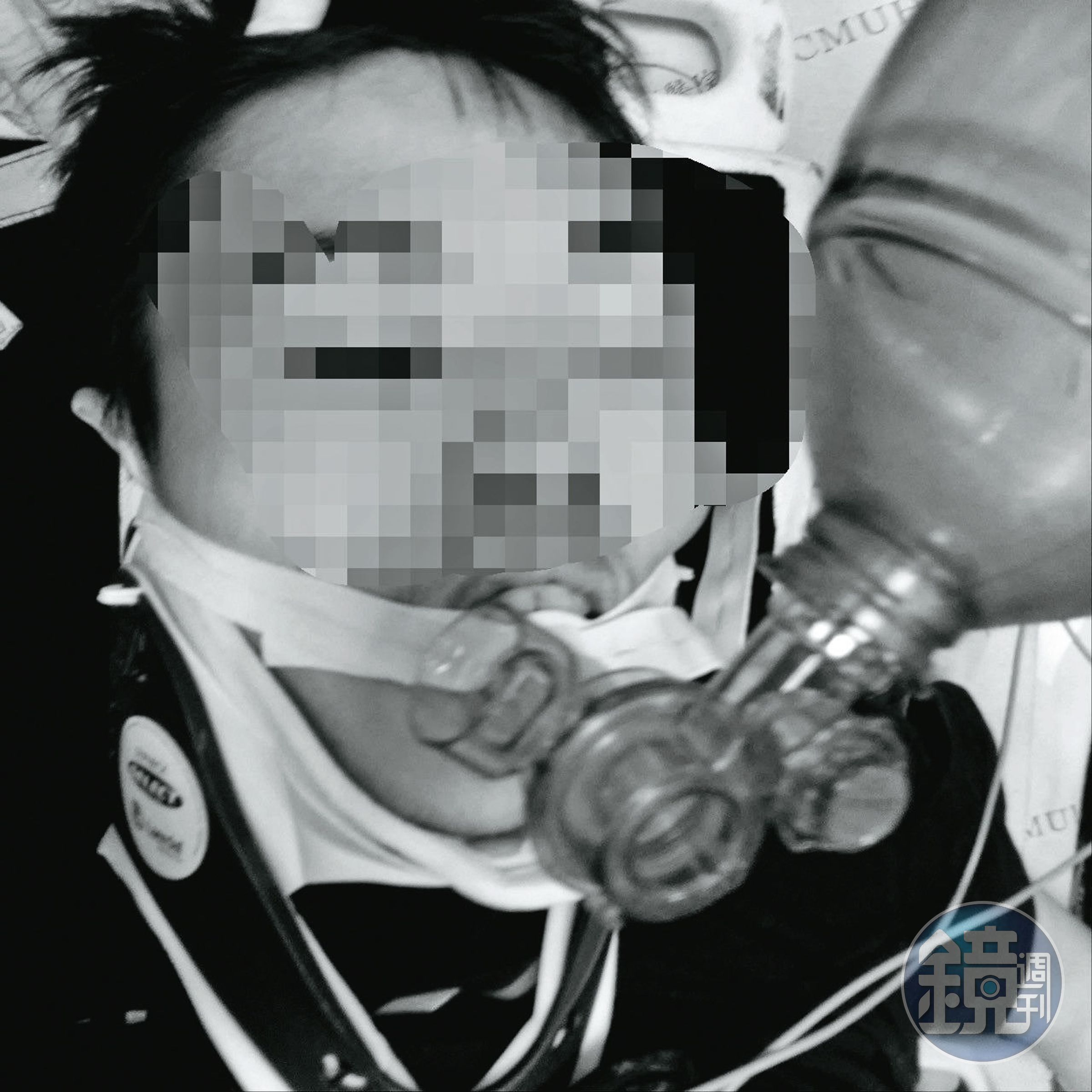 賴姓高中生送醫時有套用護頸，檢警認為死者脖子傷痕是急救過程造成。（家屬提供）