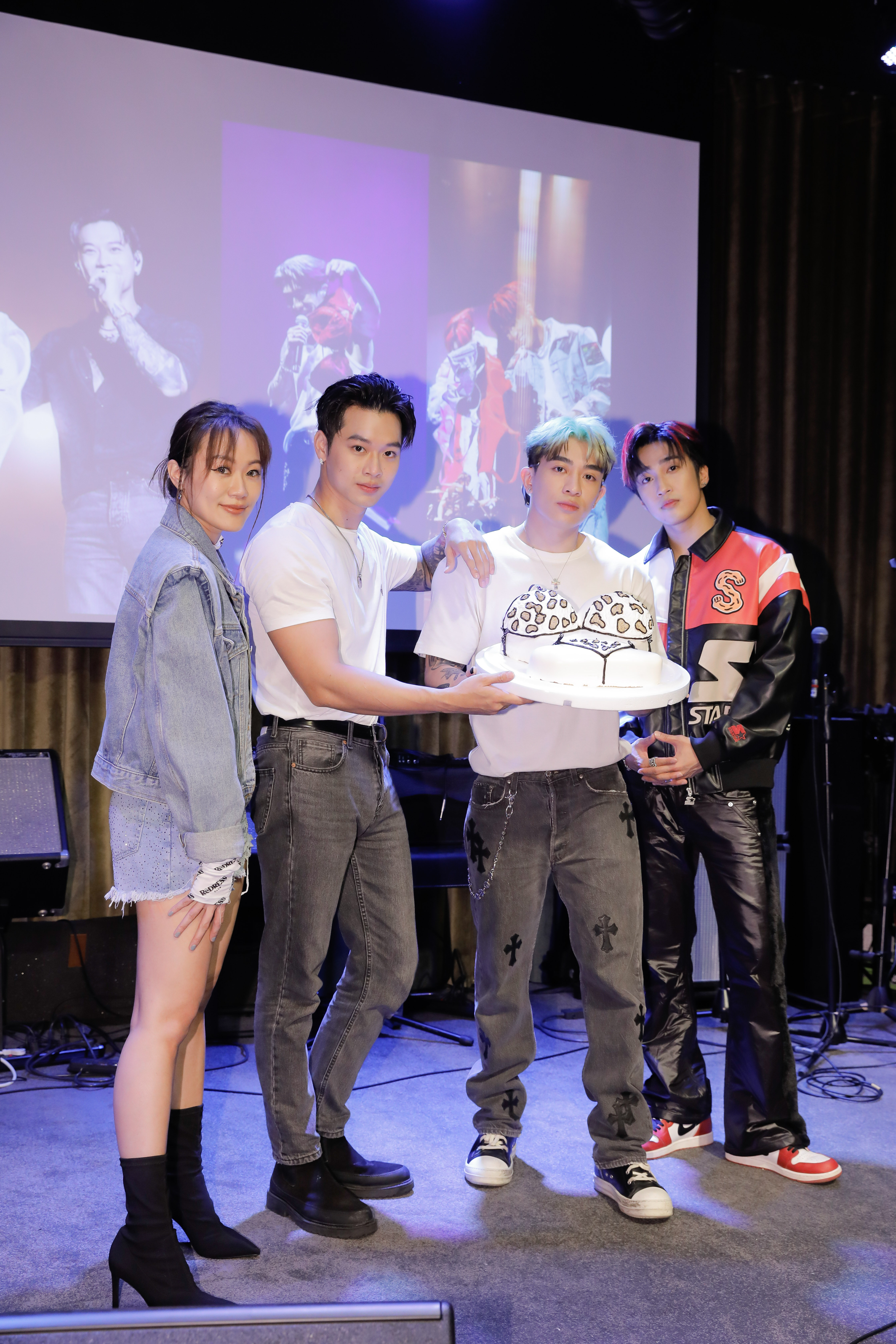 香港歌手Tyson Yoshi(右二)邀來婁峻碩(左起)、高爾宣及RĒD°芮德現身力挺。