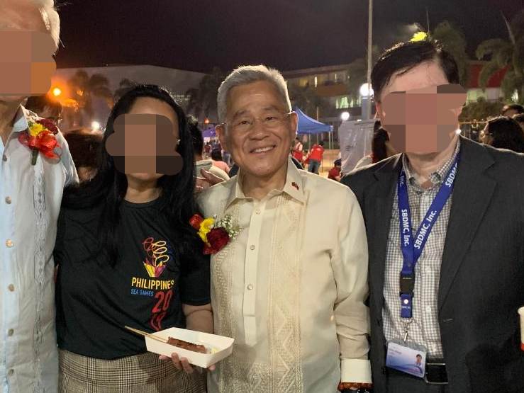 我國駐菲律賓前代表徐佩勇被爆性騷女祕書,外交部證實「解職調查中」;圖中其他人物非事件當事人。(翻攝自駐菲律賓臺北經濟文化辦事處)