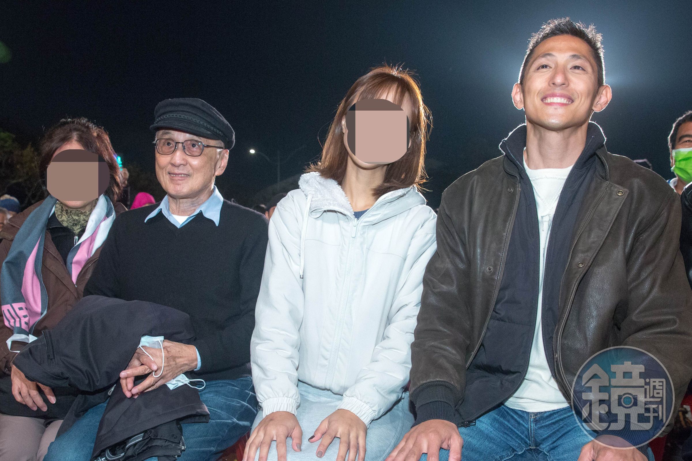 吳怡農(右一)的父親吳乃德(左二)驚爆13年前性騷女大生,對此吳怡農今在臉書發文致歉;圖中女性非事件當事人。(本刊資料照)