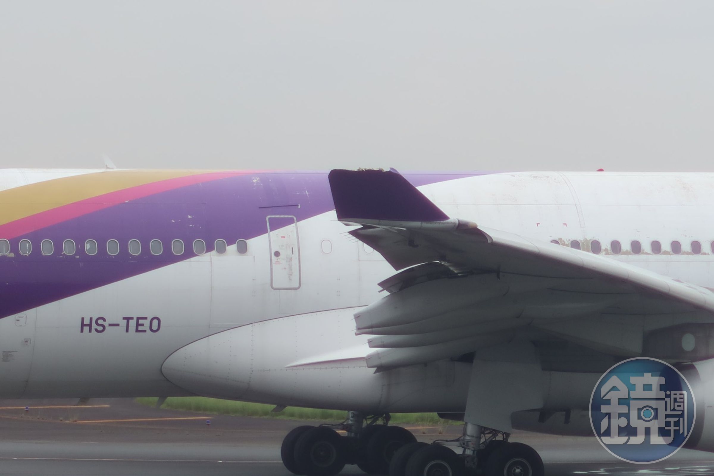 長榮航空班機上午在羽田機場，遭泰航班機觸碰，目前正配合日方調查中。（翻攝自推特）
