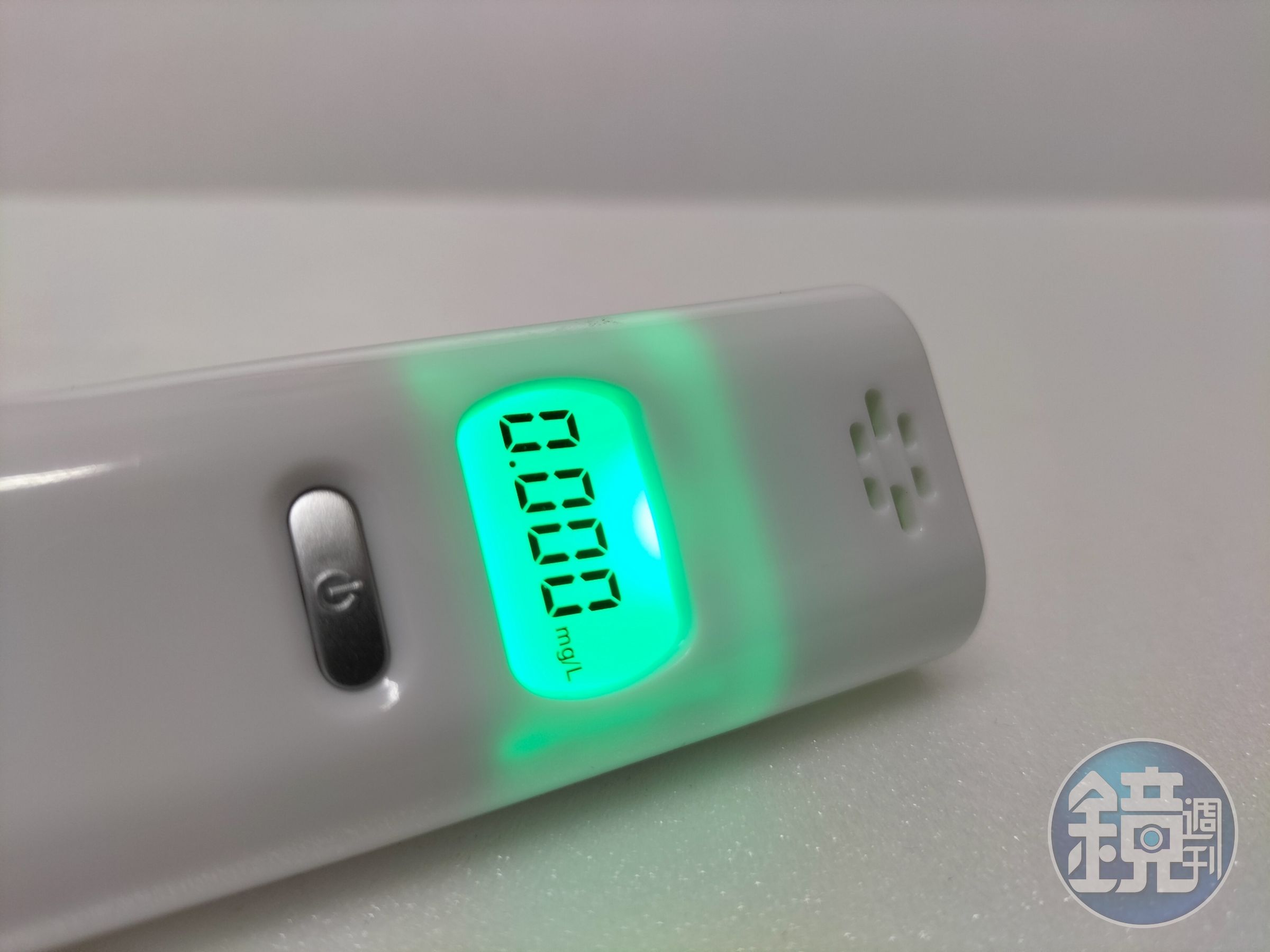 屏東一名男子酒駕騎機車辯稱是用了漱口水,不過遭法官戳破謊言。(酒測示意圖,photoAC提供)