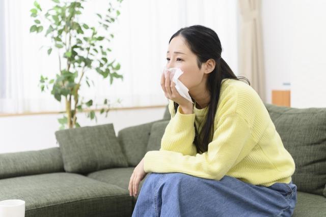 一名人妻外遇，拋棄月入百萬的老公，跟小王雙宿雙飛，沒想到卻被小王家暴還被迫養家，哭求前夫復合。（示意圖，xFrame提供）