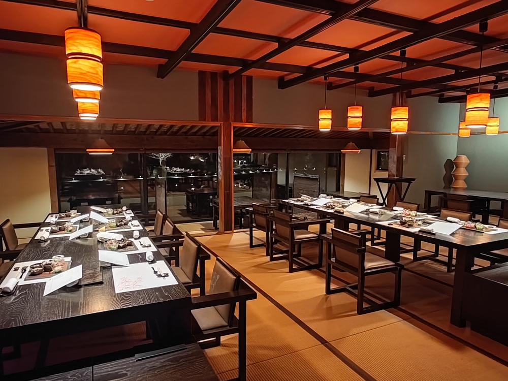 餐廳用餐空間有復古氛圍。