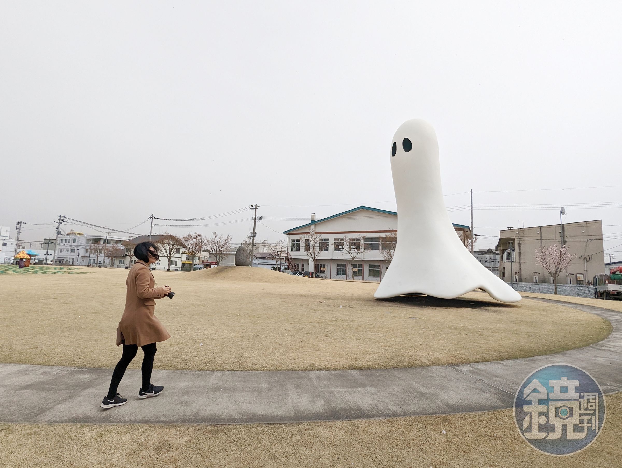 看不清楚的幽靈不小心透露了形狀。(德國藝術家英格斯‧伊第(Inges Idee)作品《Ghost》)
