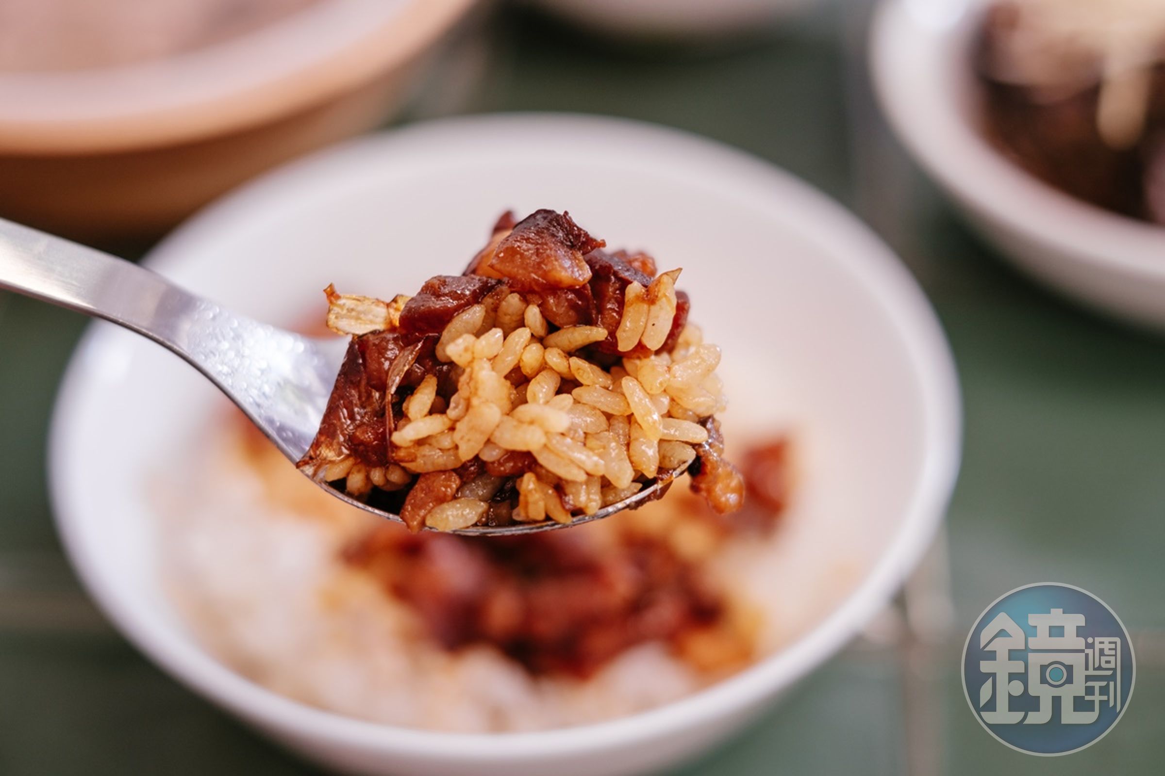 滷到黝黑到黏稠的滷肉飯,米粒也是粒粒分明,滷汁跟肉相當夠味,分量也很足夠。
