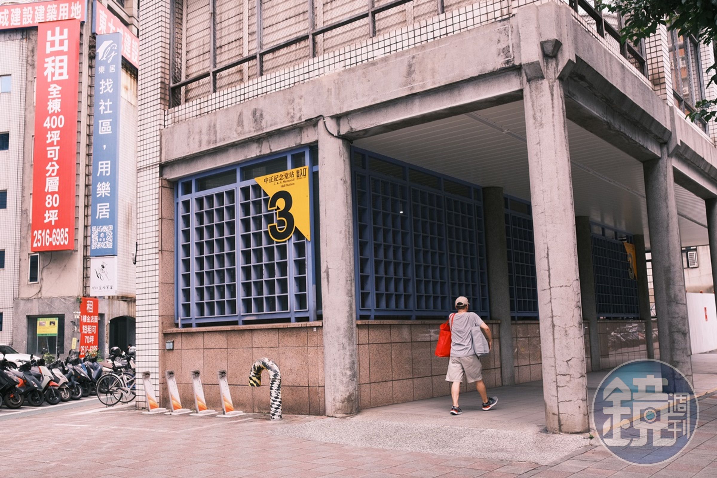 樂天羊肉離捷運中正紀念堂站只有一步之遙。