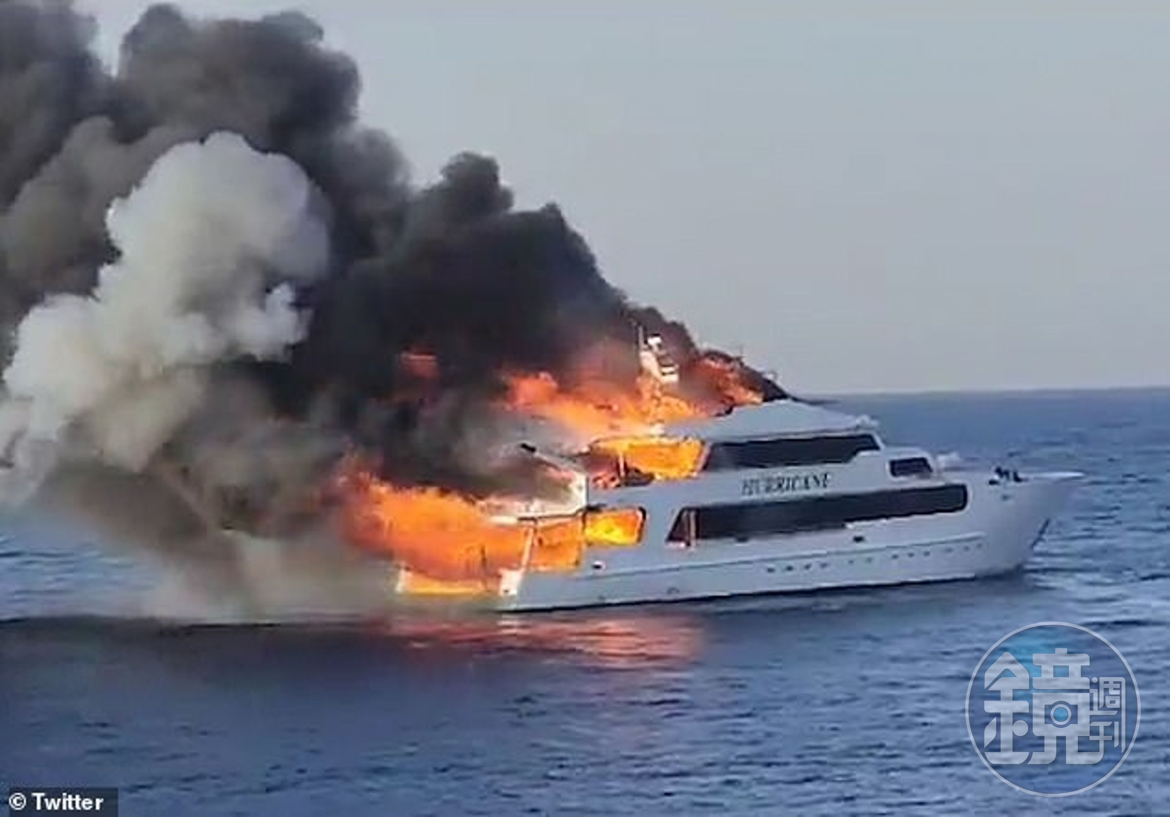 紅海又出事!遊艇海上爆炸,29乘客生死瞬間有人急跳海。(翻自《每日郵報》)