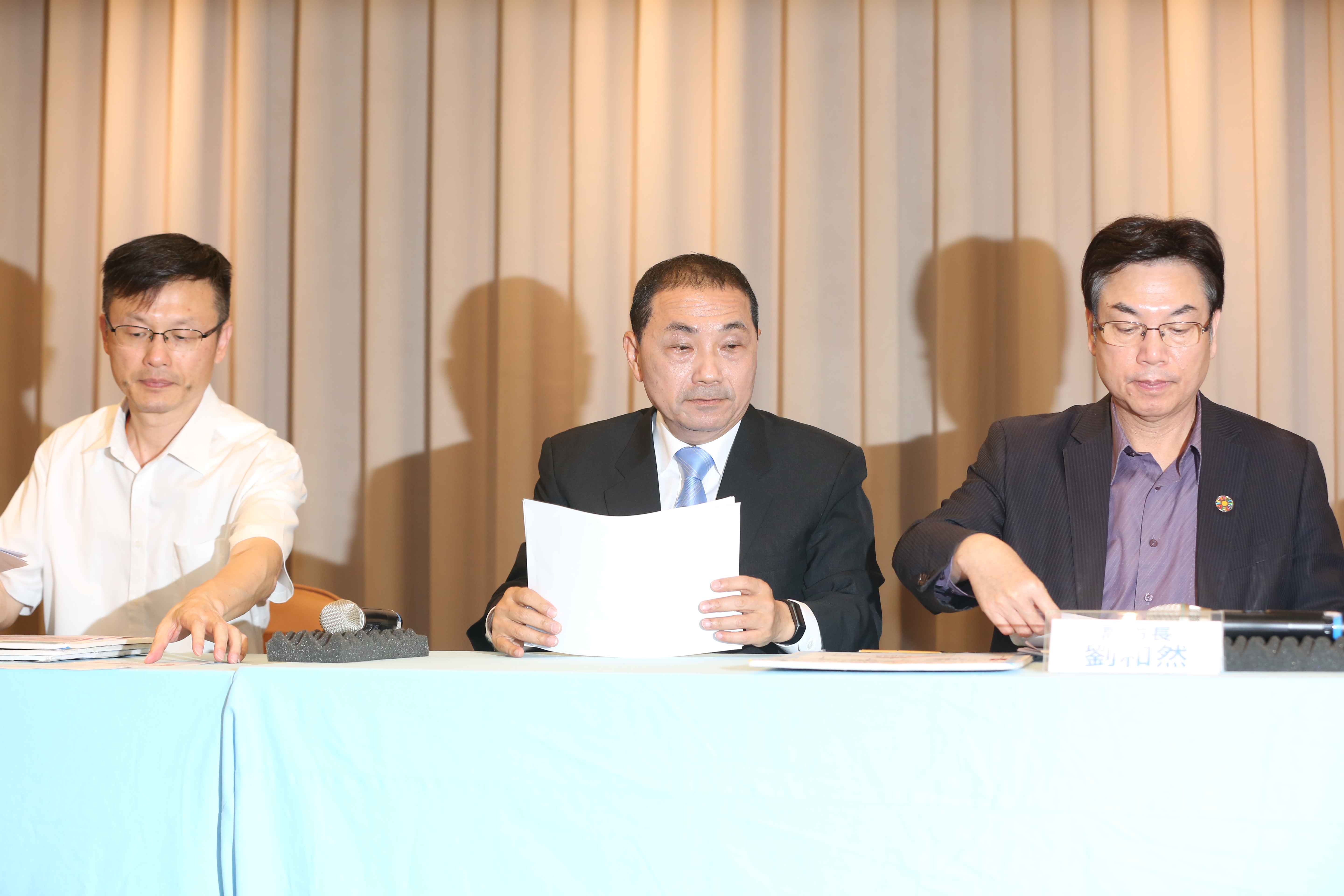 侯友宜今無預警主持幼兒園餵藥事件的司法進度說明會，希望檢方盡速釐清相關案情。