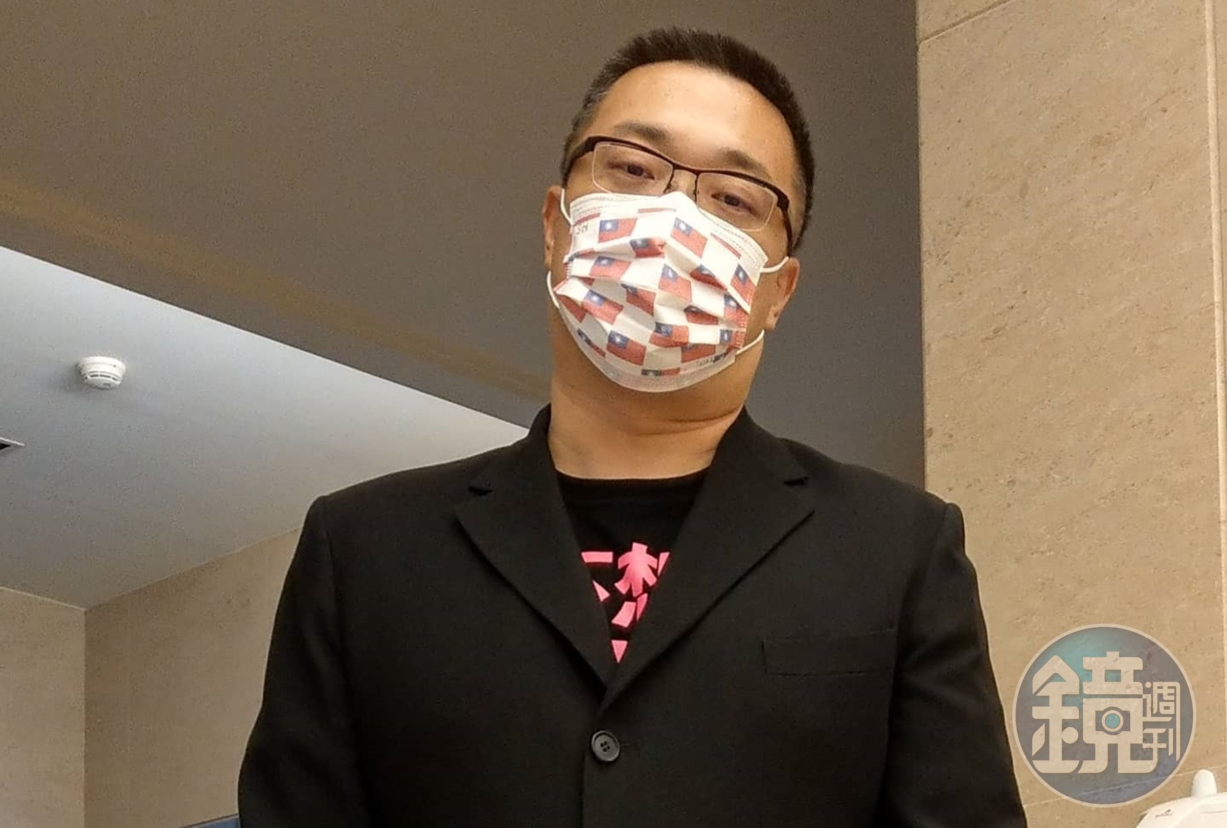 朱學恒遭鍾沛君指控曾在用餐的包廂,對她數度強吻、強摟。(翻攝自朱學恒臉書)
