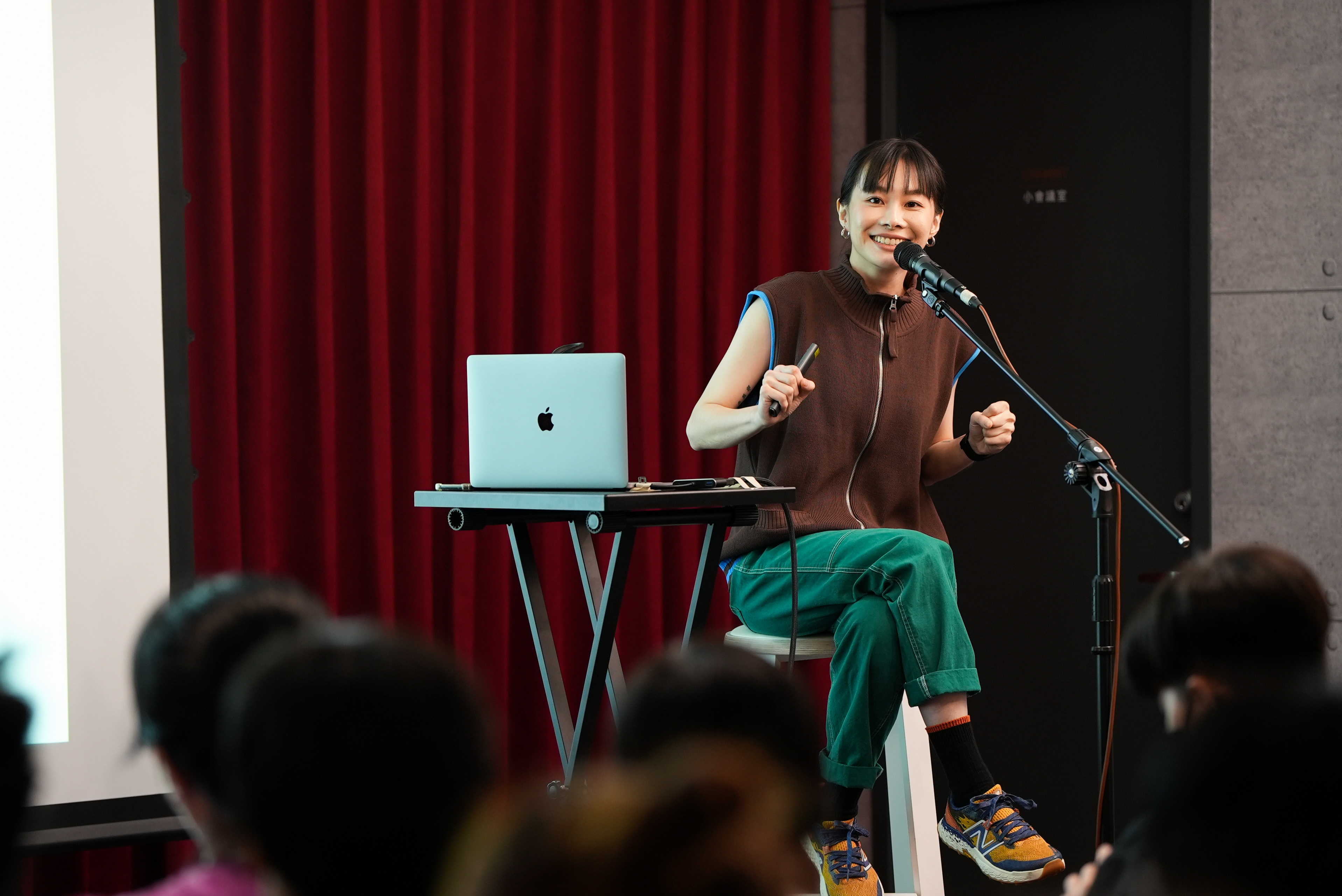 鄭宜農開講生動有趣，現場氣氛熱絡。（1500聲量音創學院提供）