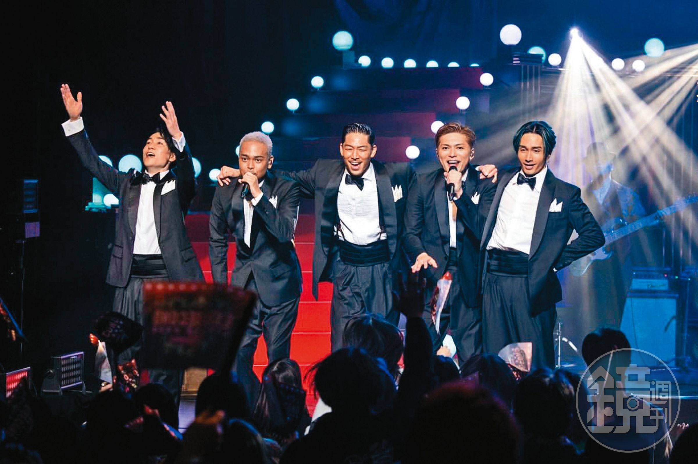 AKIRA（左三）特邀夥伴EXILE THE SECOND製作片尾曲〈Never Say Goodbye〉。（翻攝自AKIRA IG）