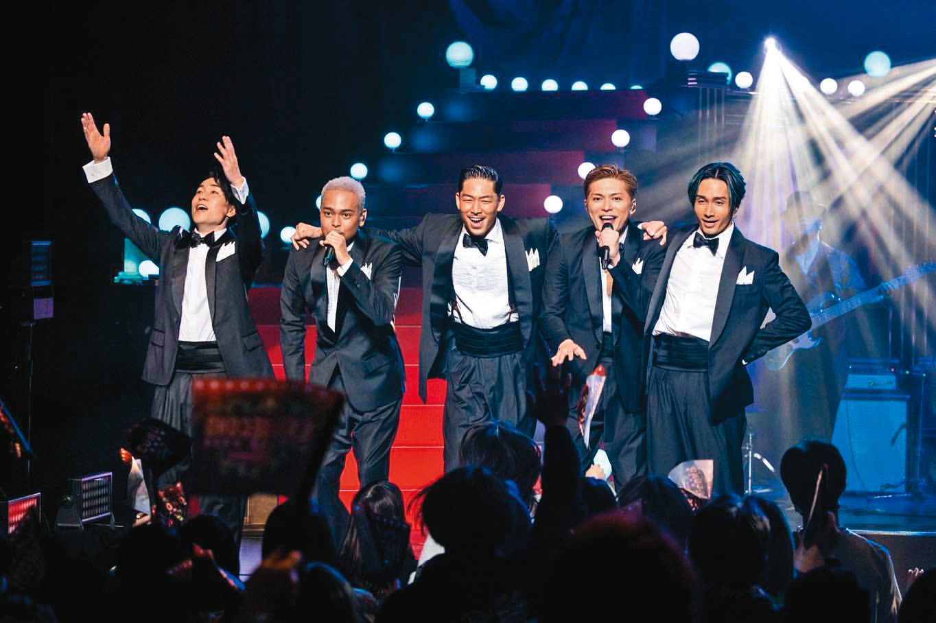 AKIRA（左三）特邀夥伴EXILE THE SECOND製作片尾曲〈Never Say Goodbye〉。（翻攝自AKIRA IG）