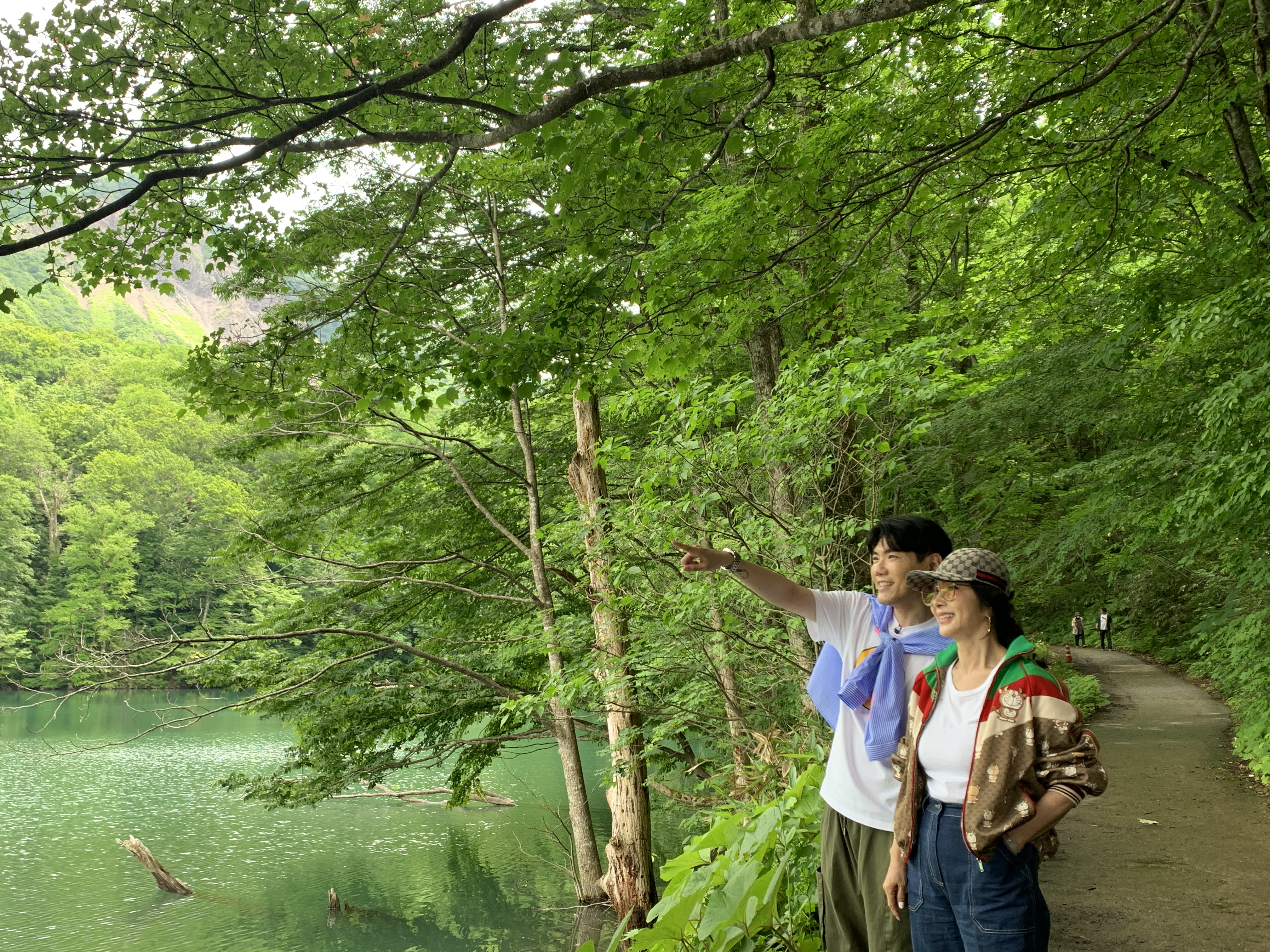 陳美鳳到青森出外景。(民視提供)