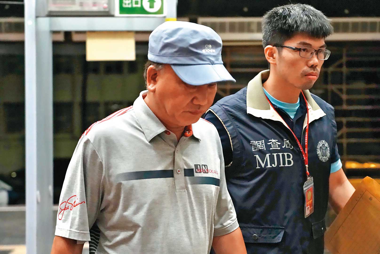 在台銷售澳豐集團旗下金融商品的兆富負責人曾奎銘（左）6月8日被傳喚，最後以60萬元交保。（聯合知識庫）