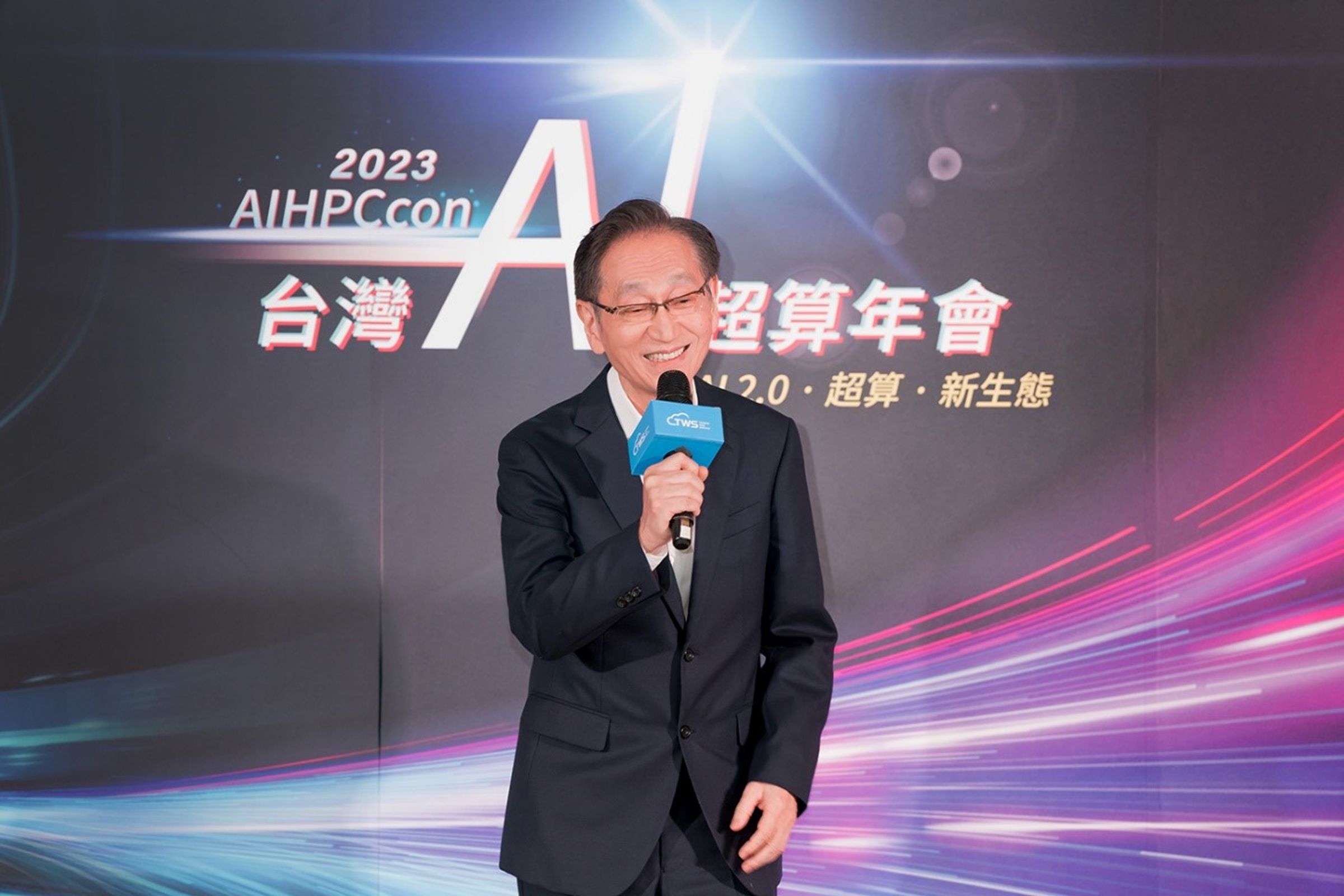 華碩電腦董事長施崇棠在「AIHPCcon台灣AI超算年會」上期許華碩能延續ICT產業實力,成為AI 2.0時代的要角。