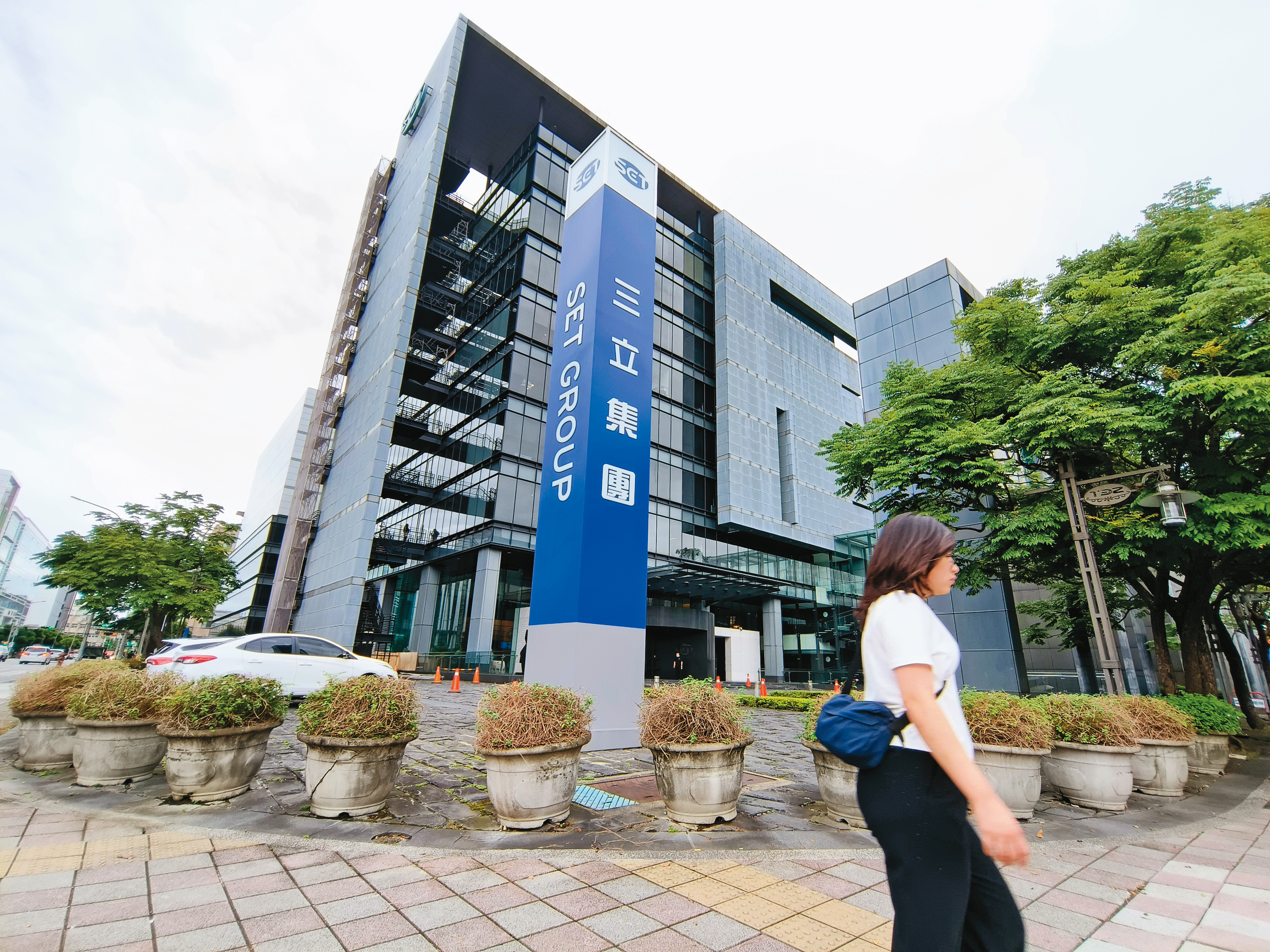 三立總部位於台北市內湖，集團市值百億元，擁有三立新聞等8頻道。