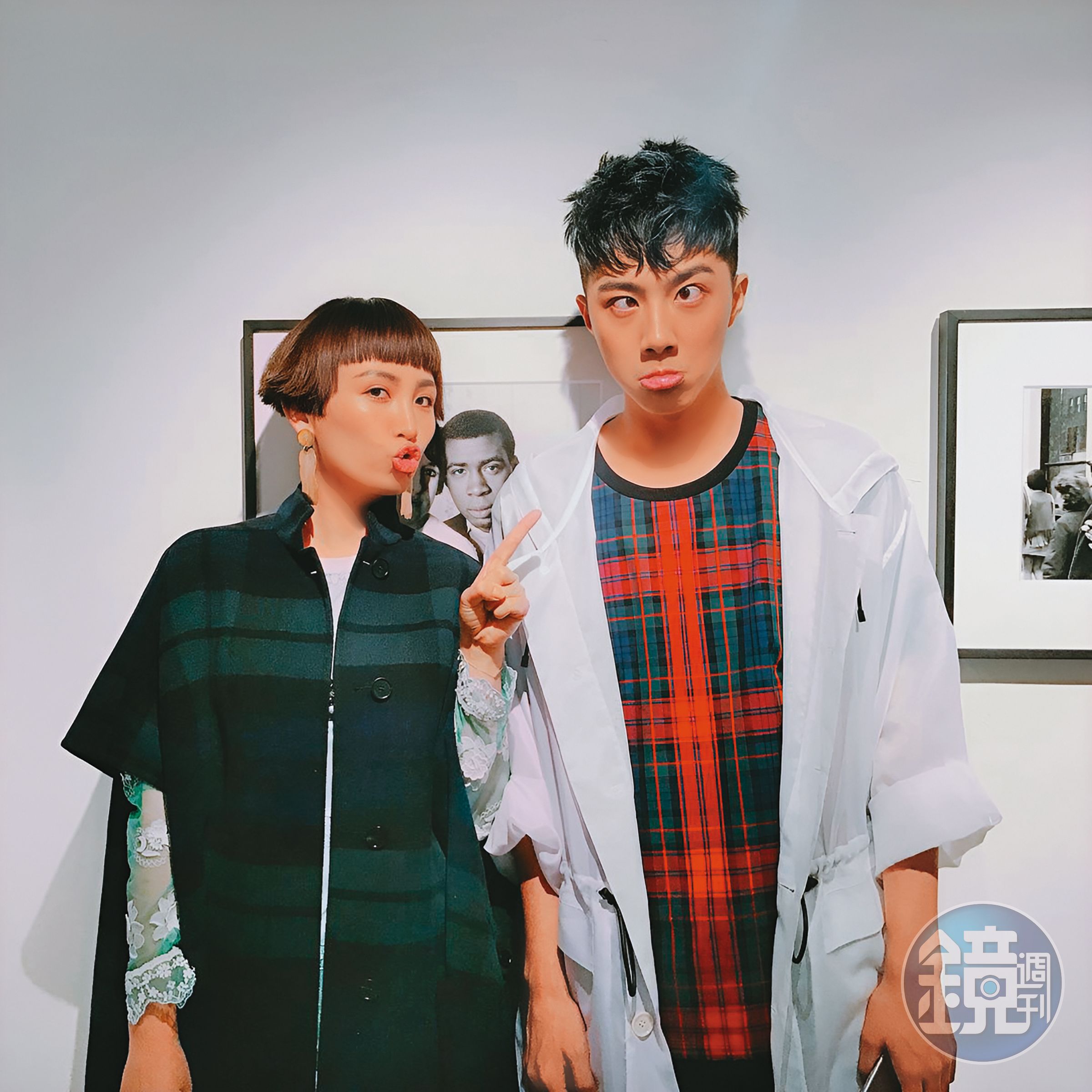 蔡凡熙（右）曾和魏如萱（左）出席活動。日前他自曝與上任緋聞女友陳華退回朋友位置，目前的感情動向也相當受關注。（翻攝自魏如萱臉書）