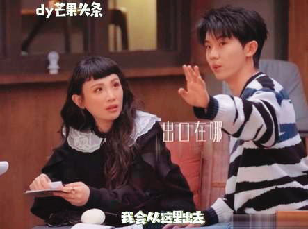 魏如萱（左）和馬嘉祺相差20歲，但因《聲生不息寶島季》成為隊友，私下有交情也會互動，被網友湊作對。（翻攝自芒果台抖音）