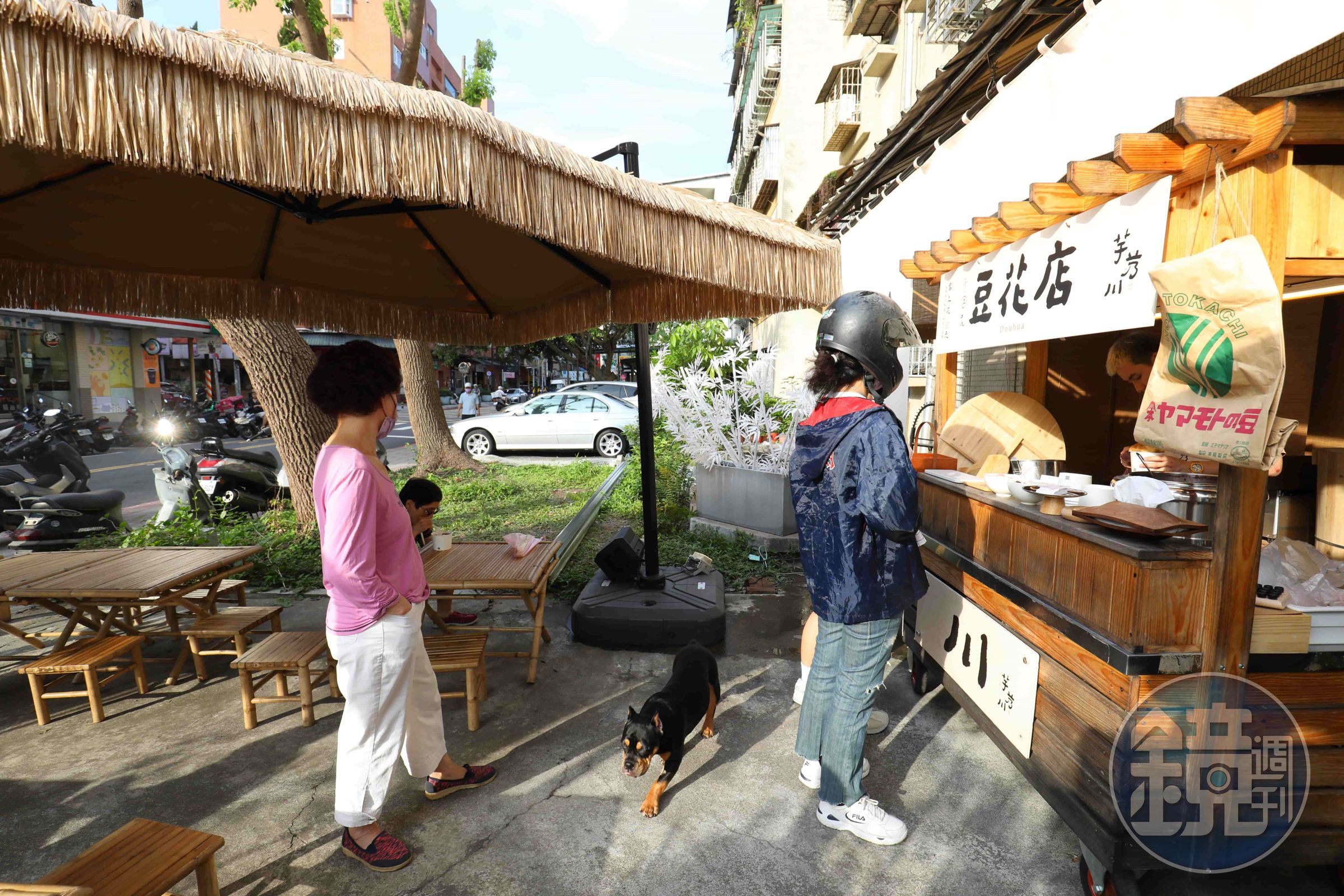 即使是平日下午的時間，前來買豆花的客人仍然絡繹不絕。
