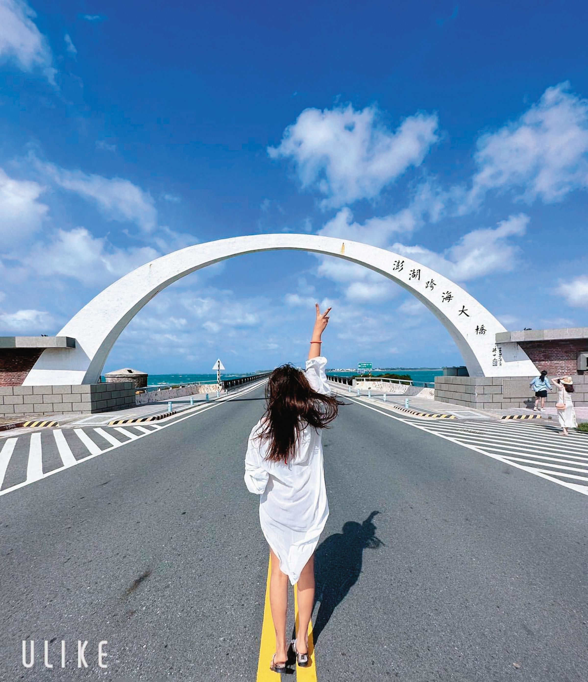 林匯喬曾在社群分享赴澎湖旅遊照（左圖），和Twitter上的女子照片（右圖）完全一樣。（翻攝自林匯喬IG）