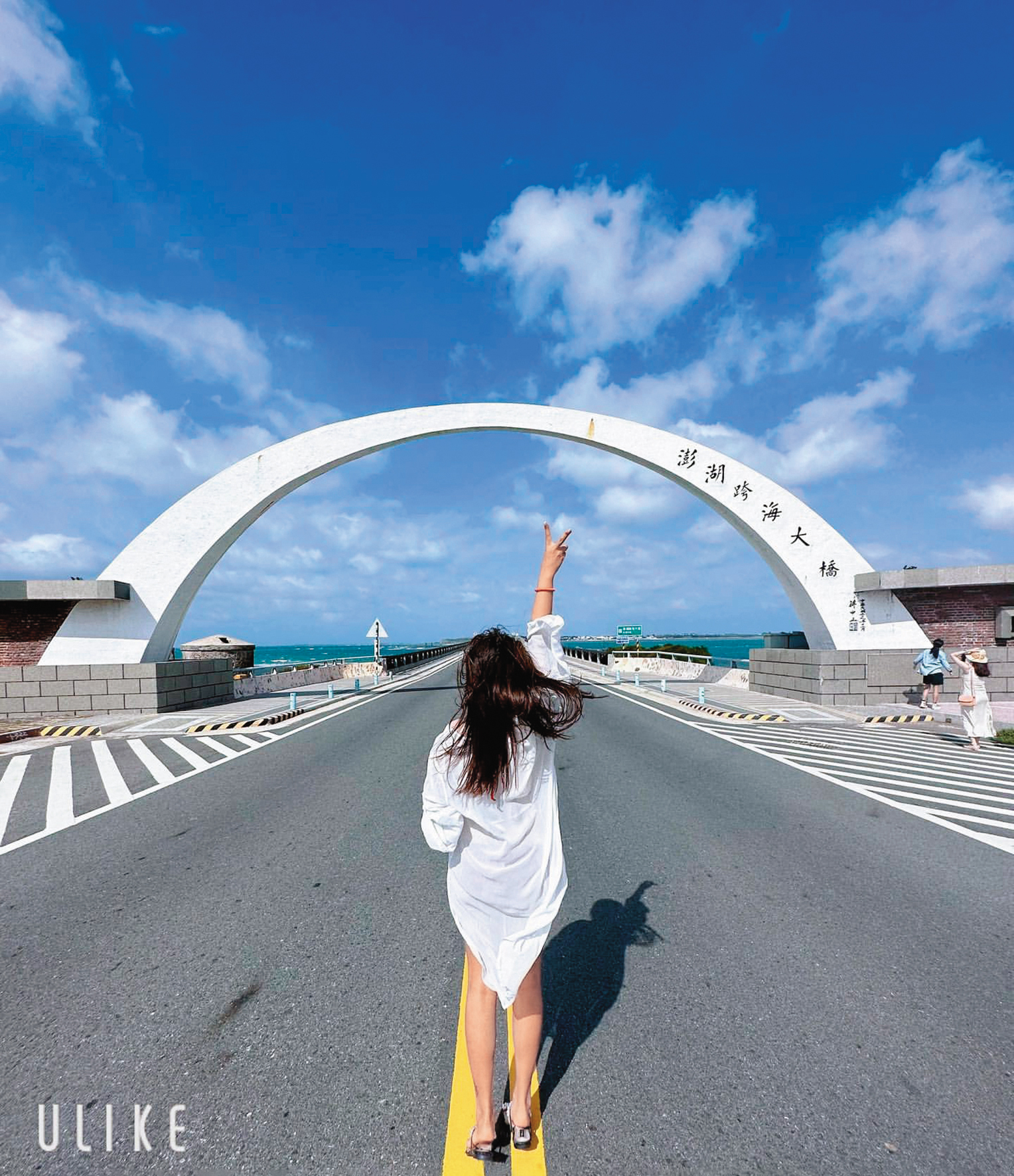 林匯喬曾在社群分享赴澎湖旅遊照（左圖），和Twitter上的女子照片（右圖）完全一樣。（翻攝自林匯喬IG）