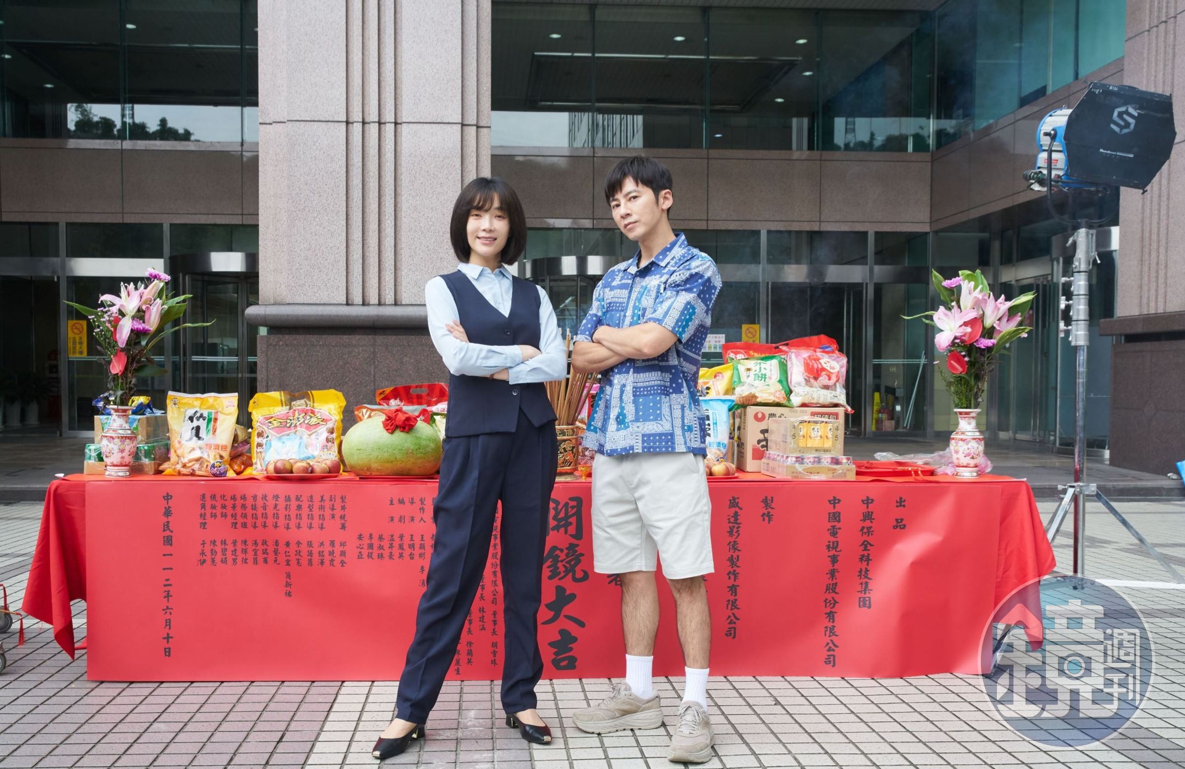 蔡淑臻、李國毅戲裡一同為公司努力奮鬥。(中視提供)