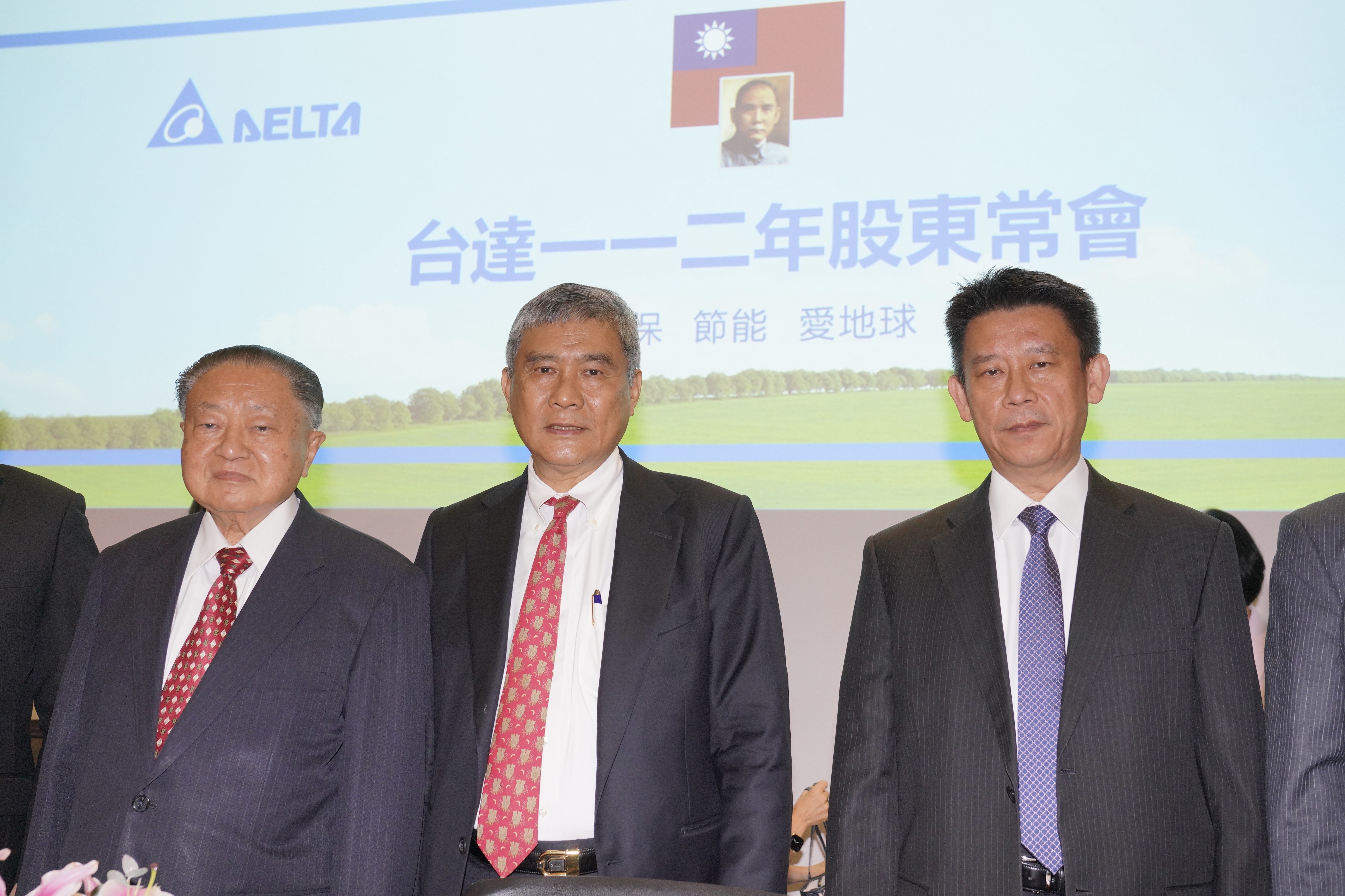 台達電搶AI伺服器液冷散熱商機，海英俊透露相關營收今年成長2至3成沒問題。