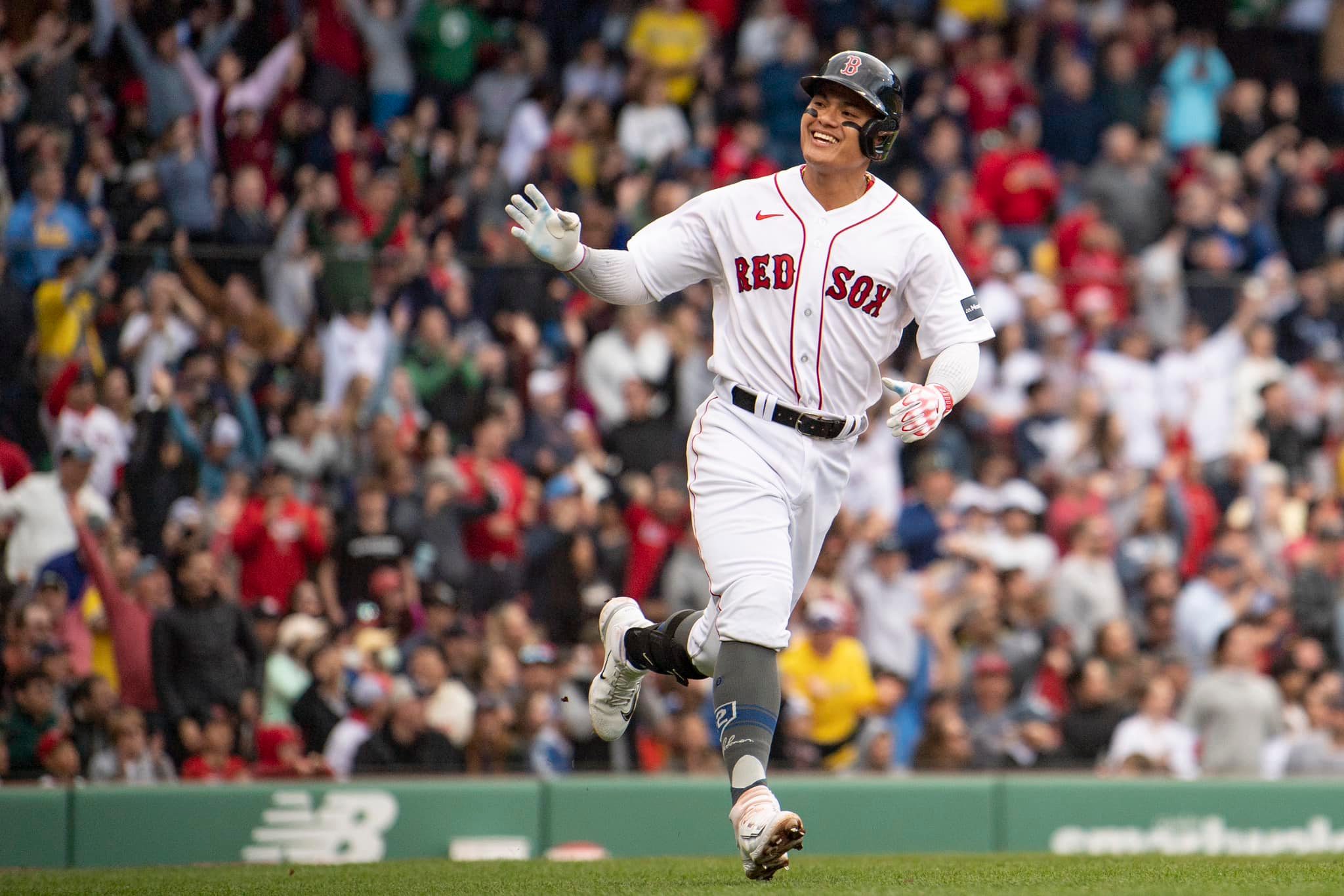 原定今日就能歸隊的張育成,手因二度傷害推遲至6月底回歸。(翻攝自張育成臉書)