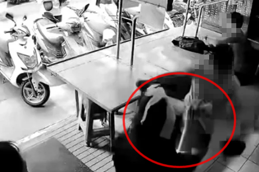 一名男童疑似因為借出行動電源給女童,對方未歸還發生口角,最後施暴。(翻攝自女童父親臉書)