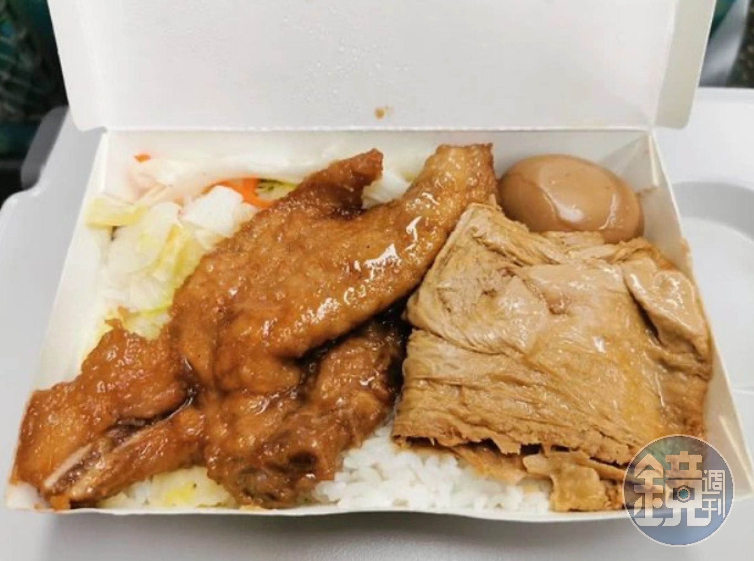 滷豆皮是台鐵便當的經典配菜,深受許多民眾喜愛。(翻攝PTT)